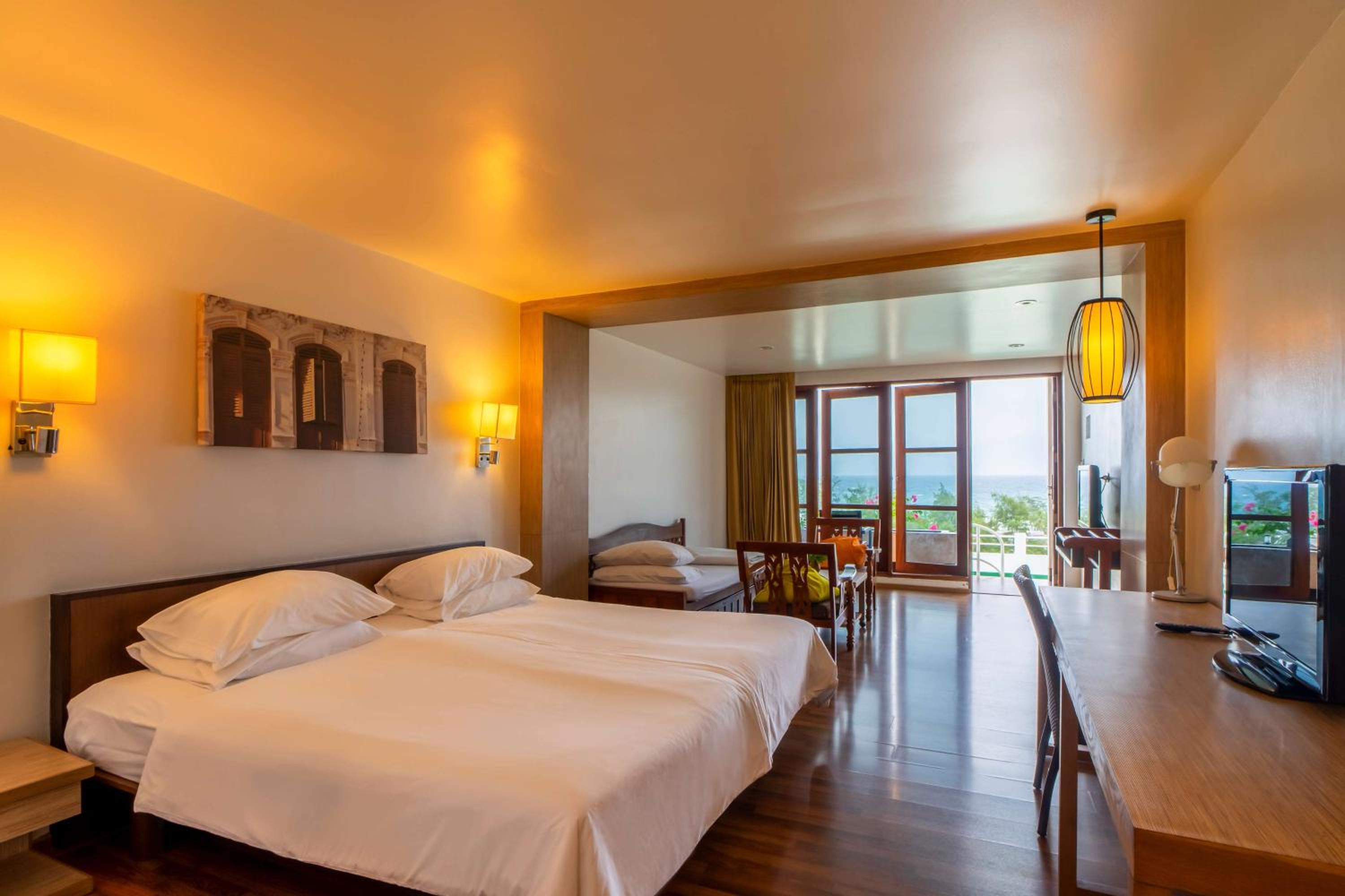Family Room with Sea View - Photo 2