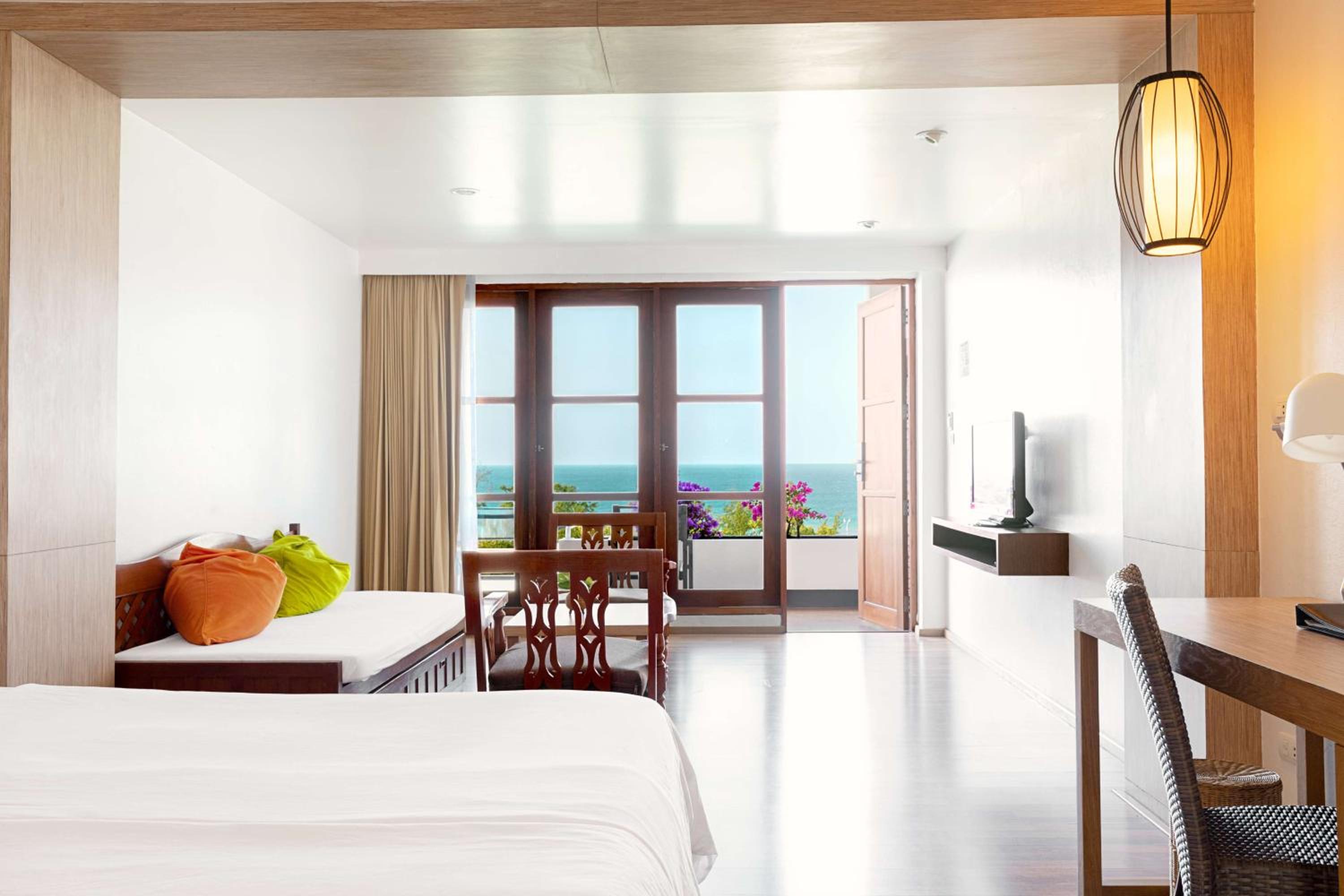 Family Room with Sea View - Photo 15
