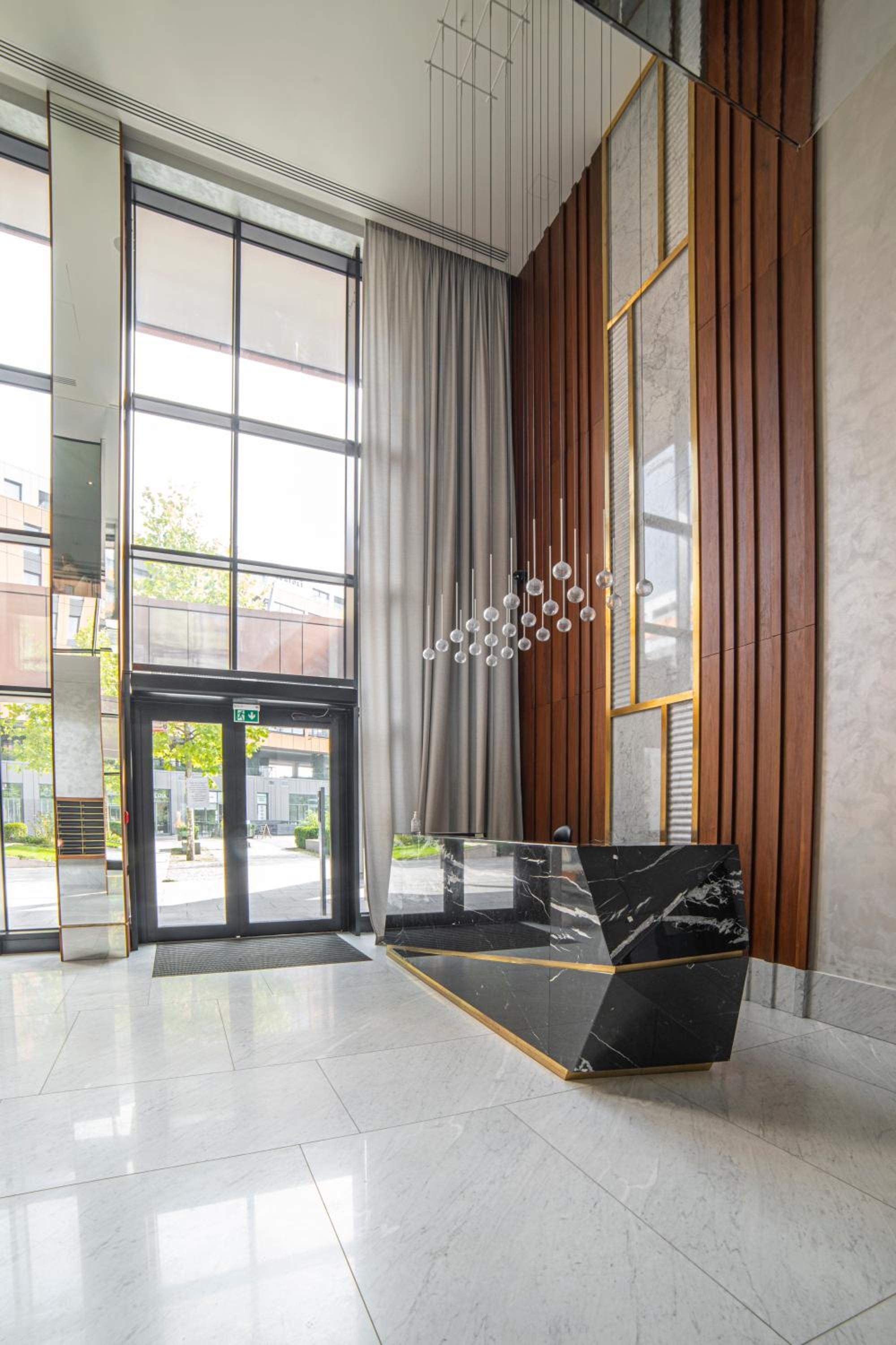 Three-Bedroom Apartment with Marina View - Photo 19