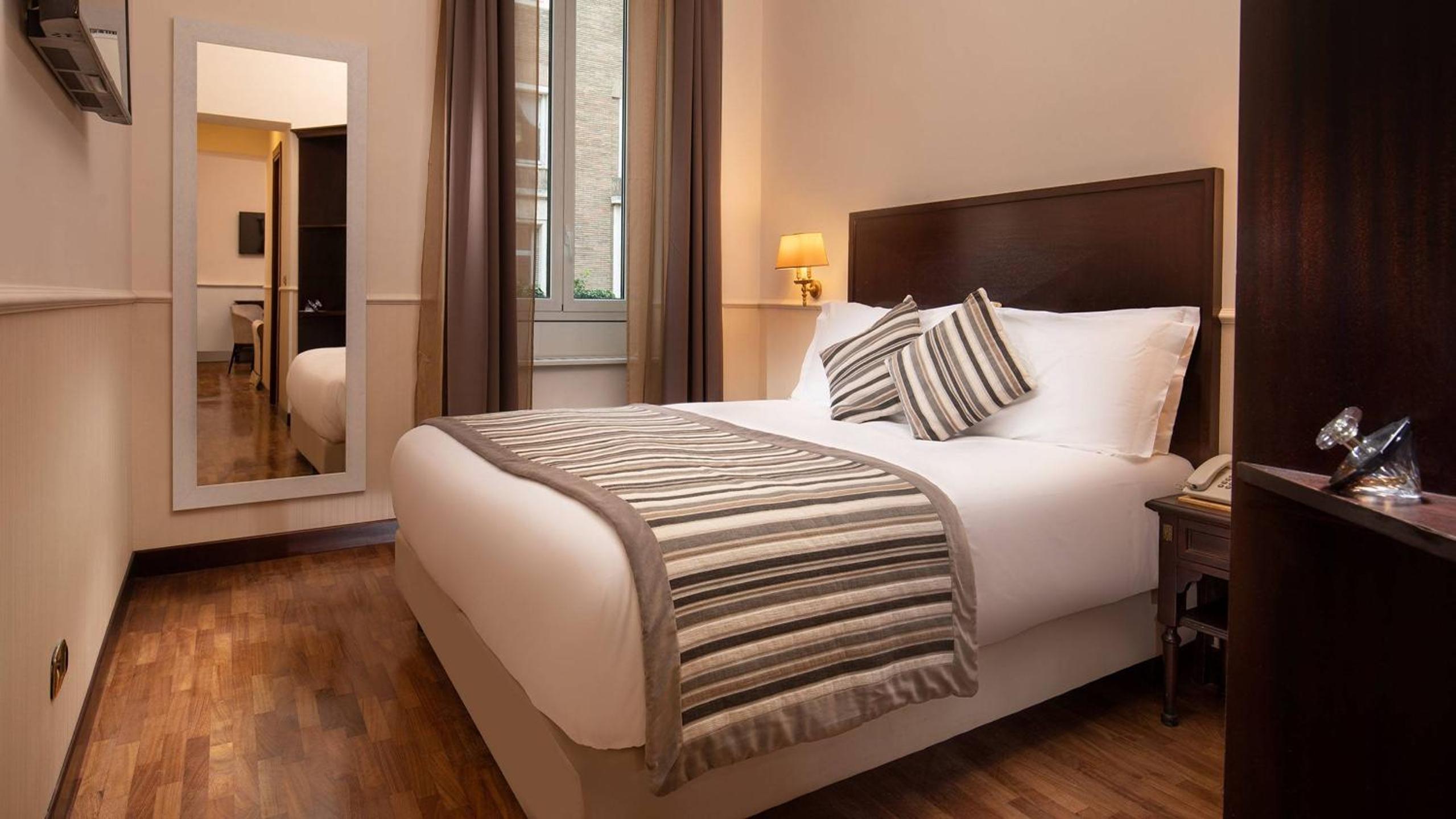 Quadruple Room thumbnail 6