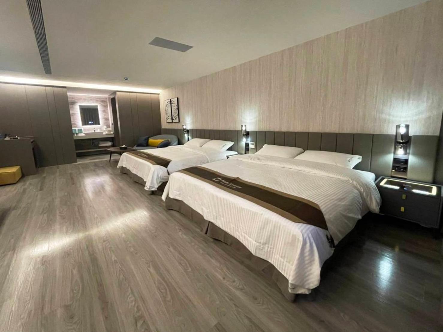 Deluxe Quadruple Room