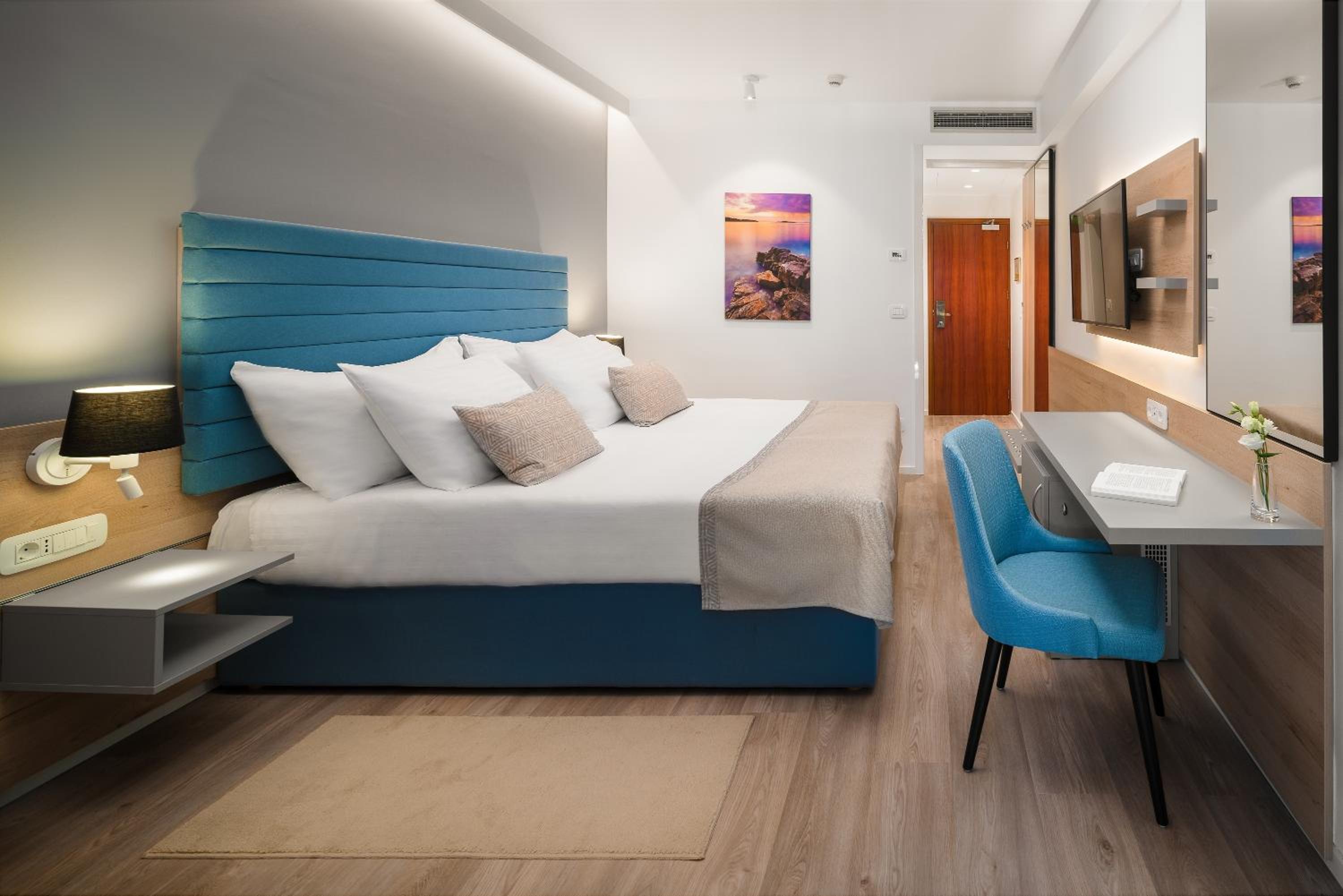New Year Offer - Superior Room With Balcony And Partial Sea View