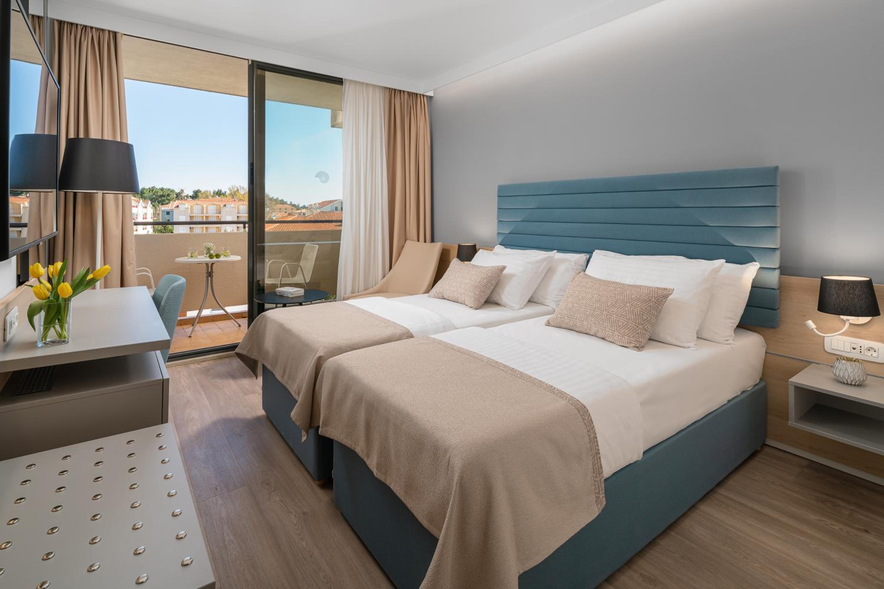 Room for 2+1