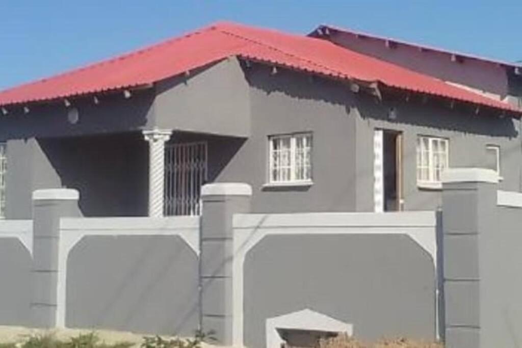 Three-Bedroom House - Photo 8