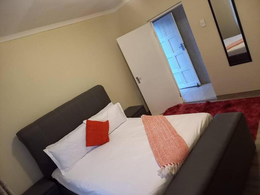Three-Bedroom House - Photo 1