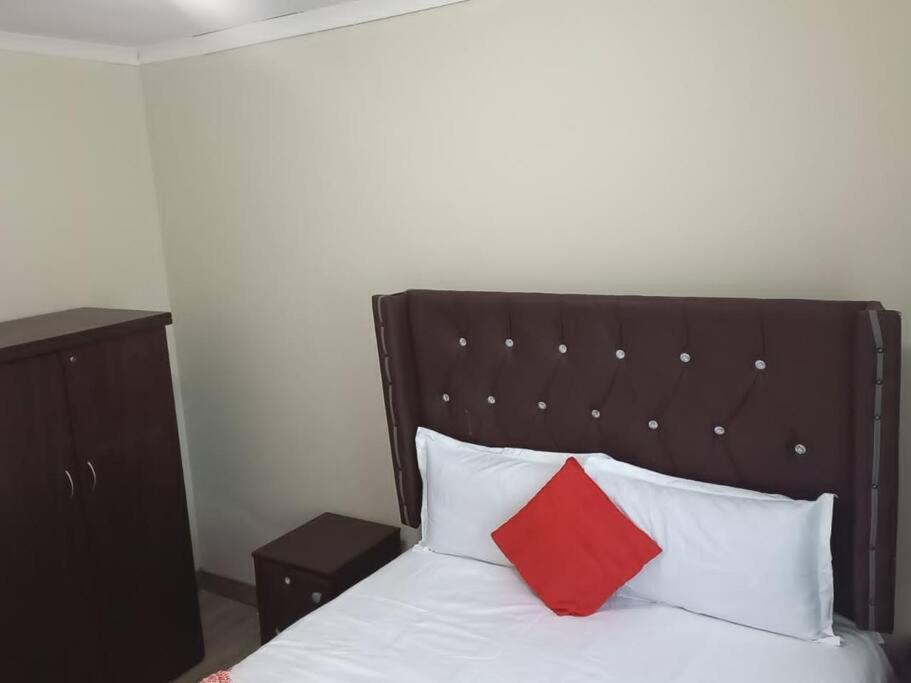 Three-Bedroom House - Photo 7