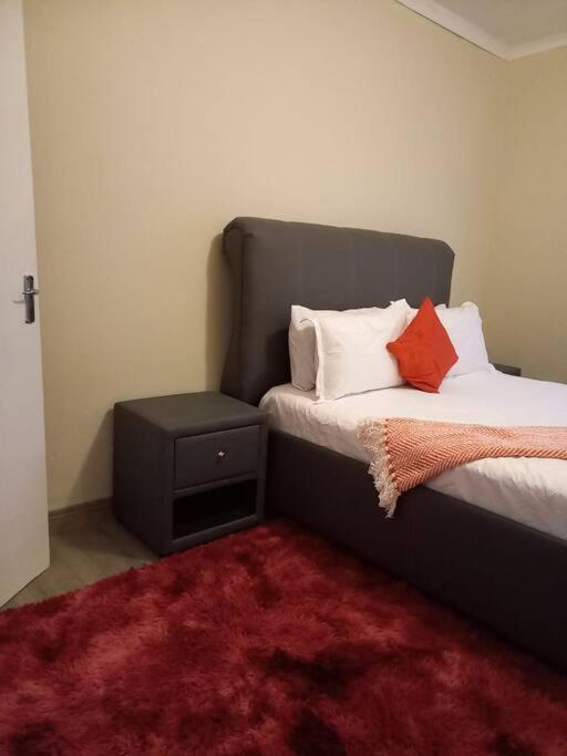 Three-Bedroom House - Photo 5