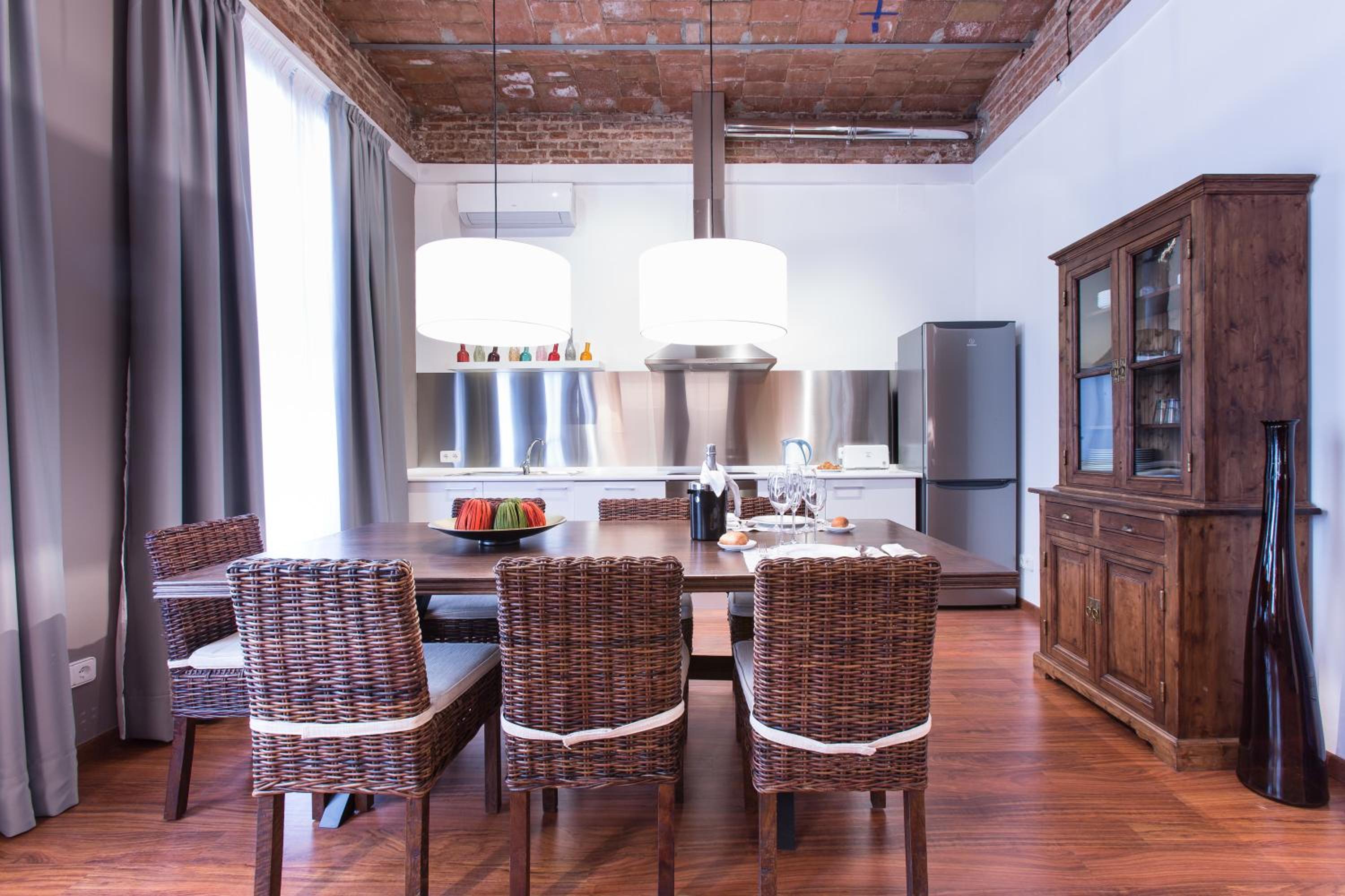 Four-Bedroom Apartment Comfort III - Balmes, 11 photo 2