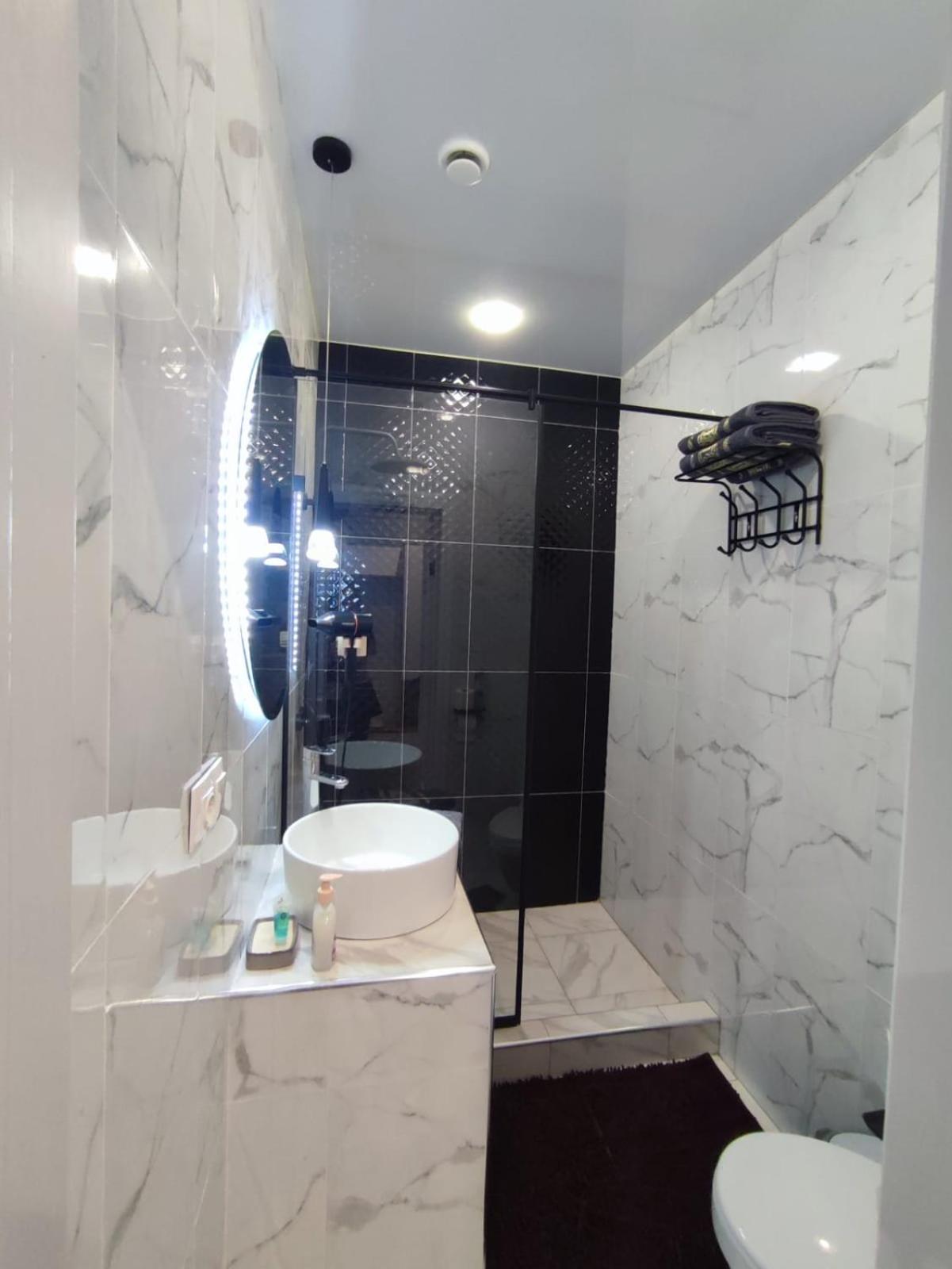 Twin Room with Shower photo 2