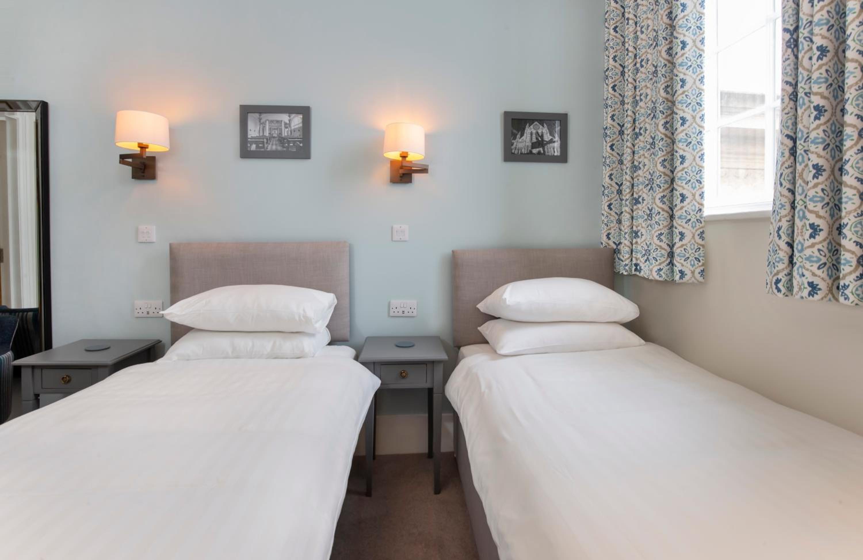 Twin Room - Photo 9