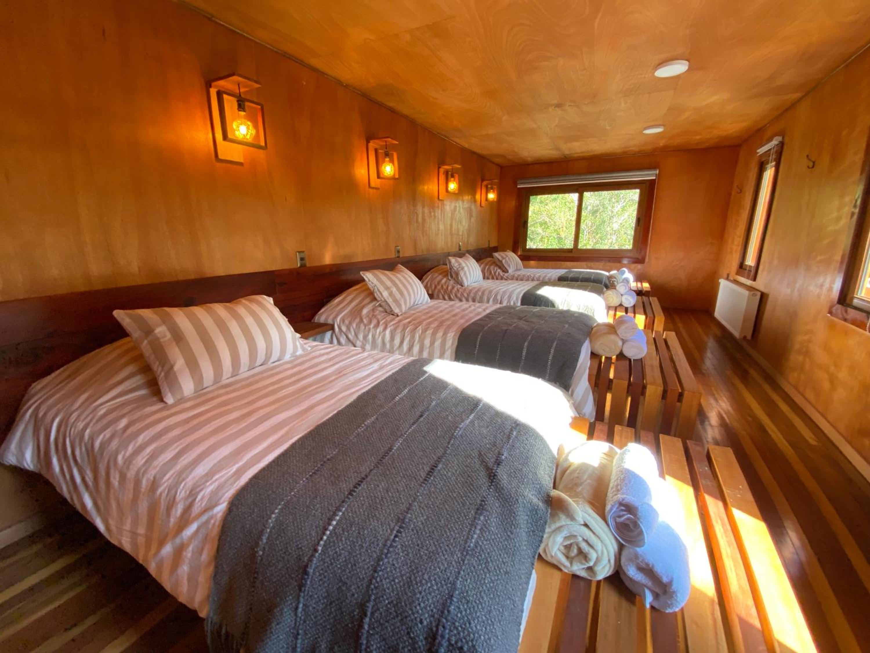 Quadruple Room with Private Bathroom photo 1