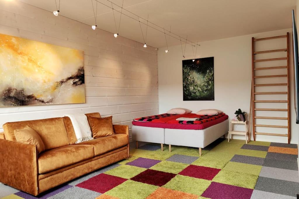 One-Bedroom Apartment - Photo 1