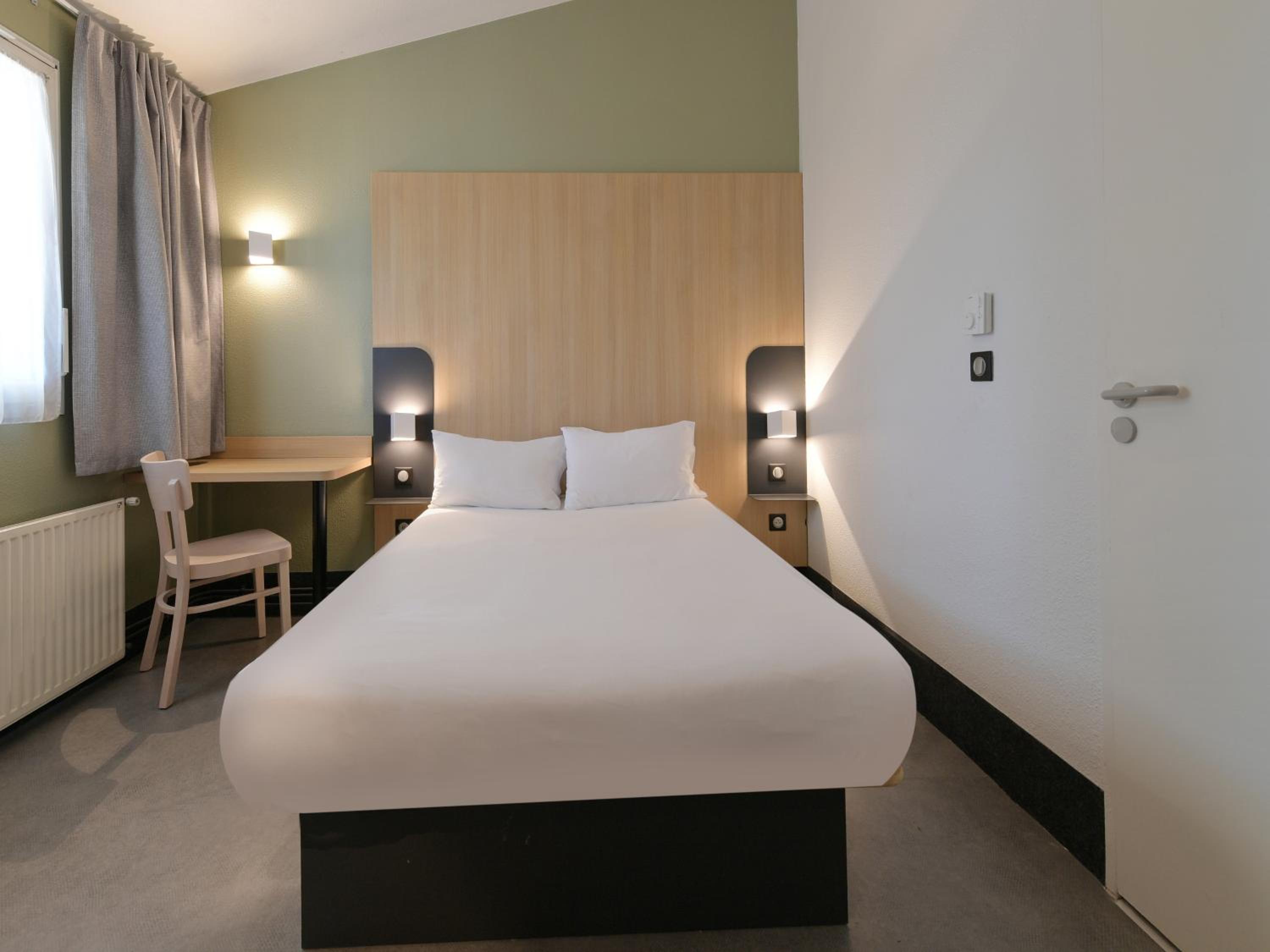 Double Room - Disability Access - Non-Smoking photo 3