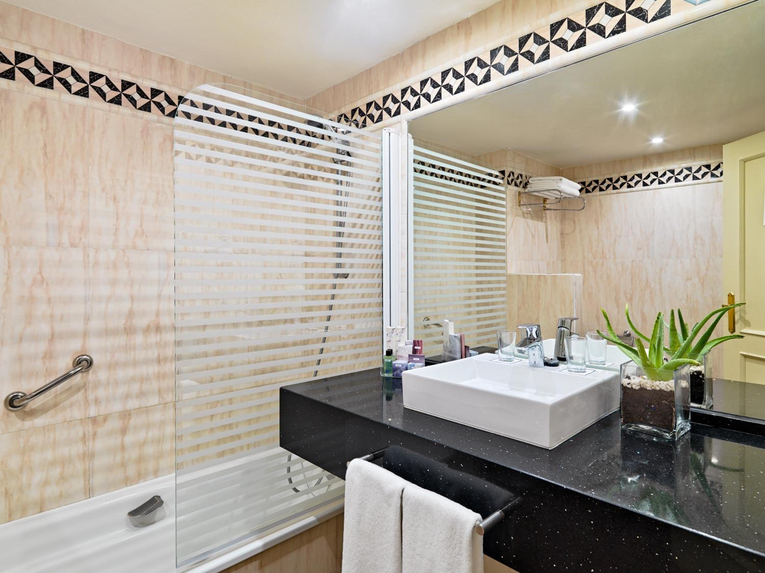 Junior Suite (2 Adults) - Photo 3