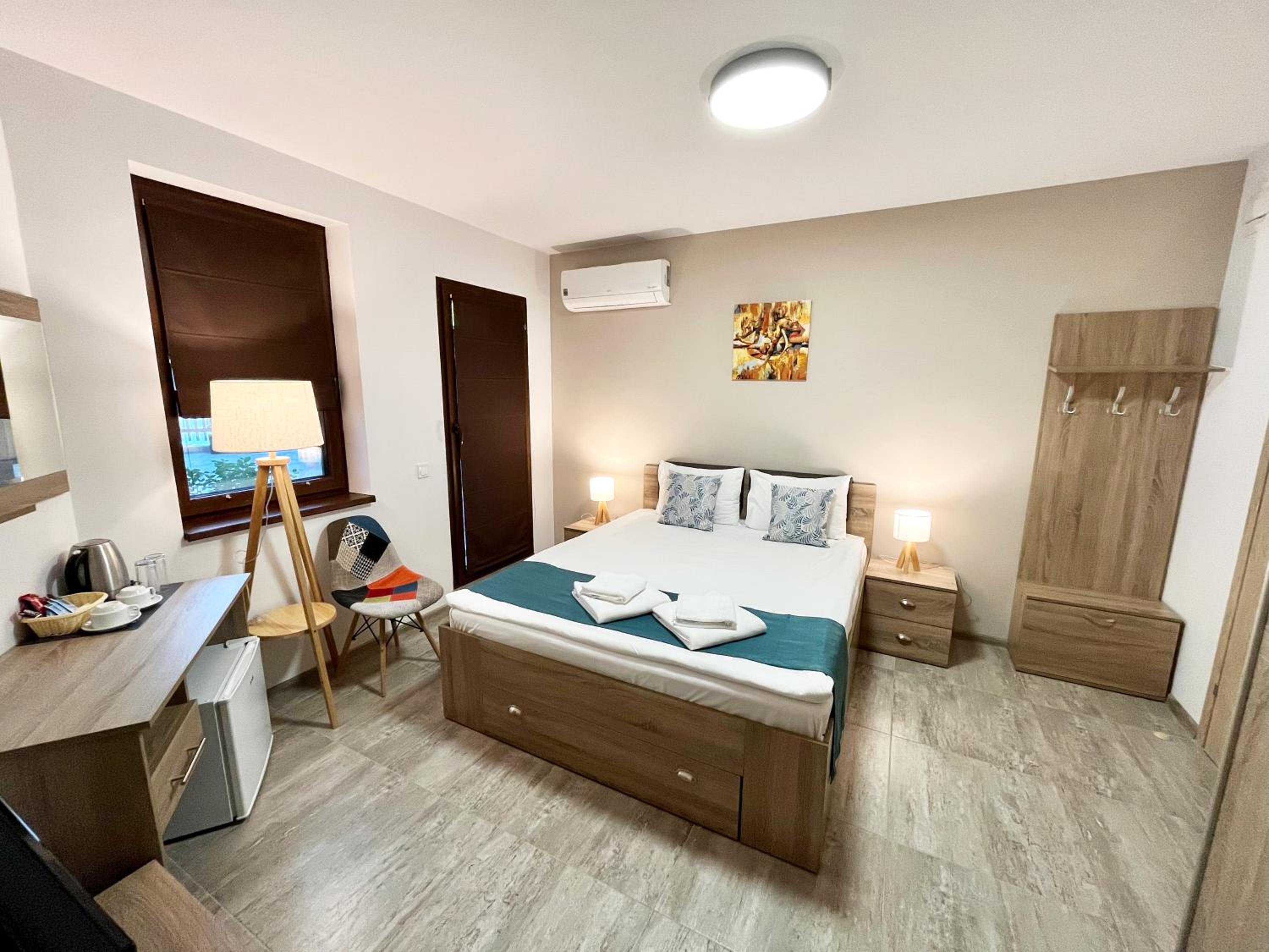 Double Room - Photo 8