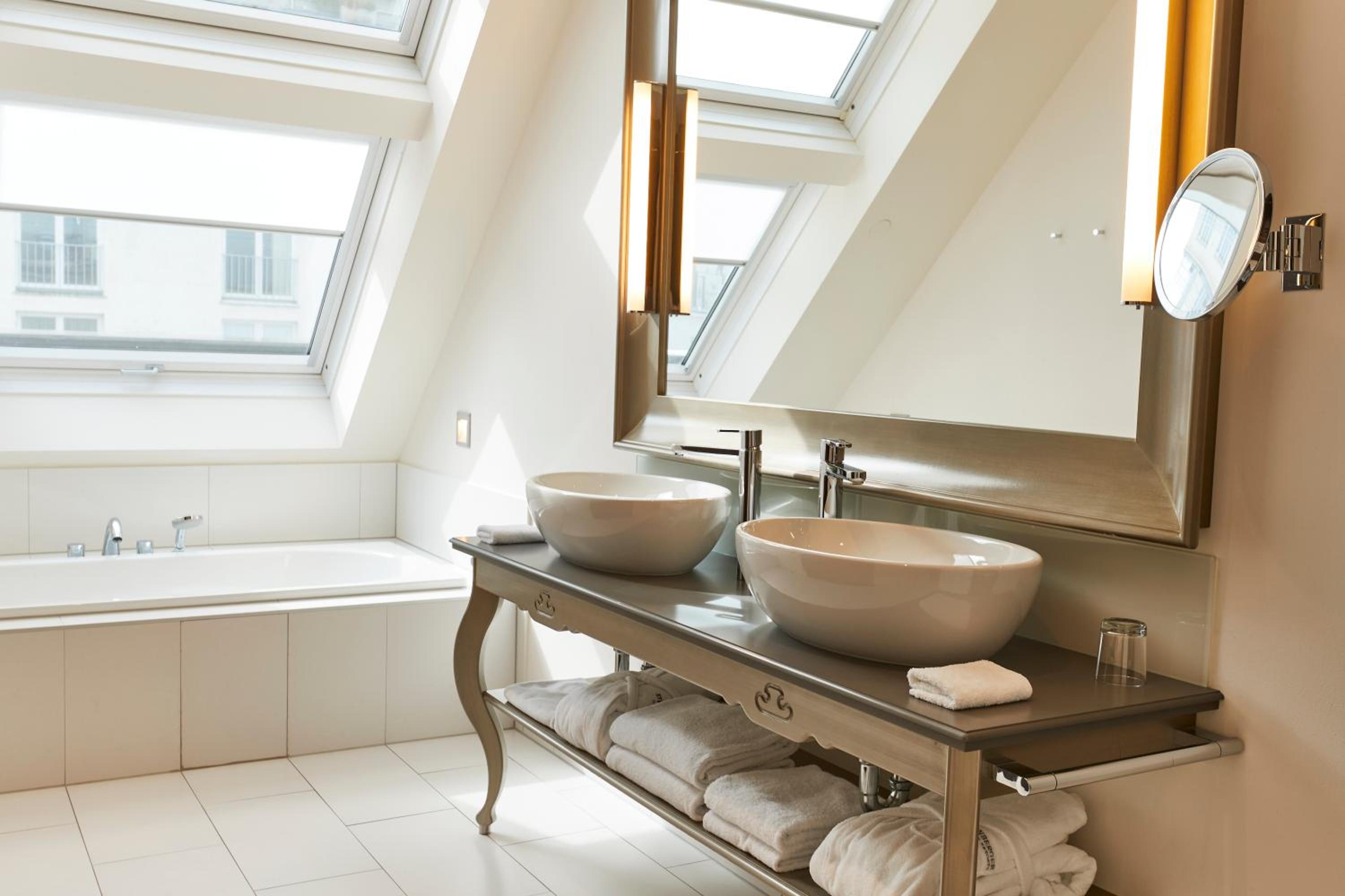 Suite - Photo 4