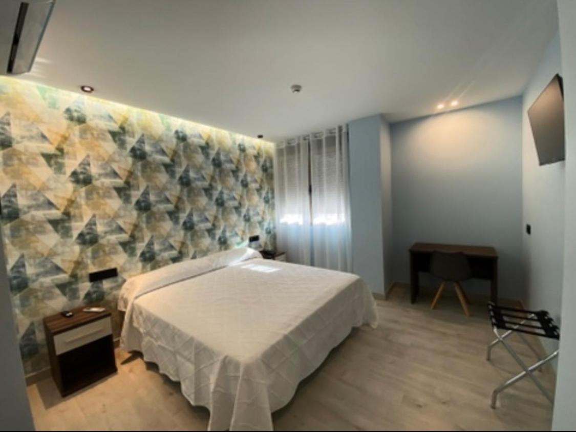 Deluxe King Room - Photo 2