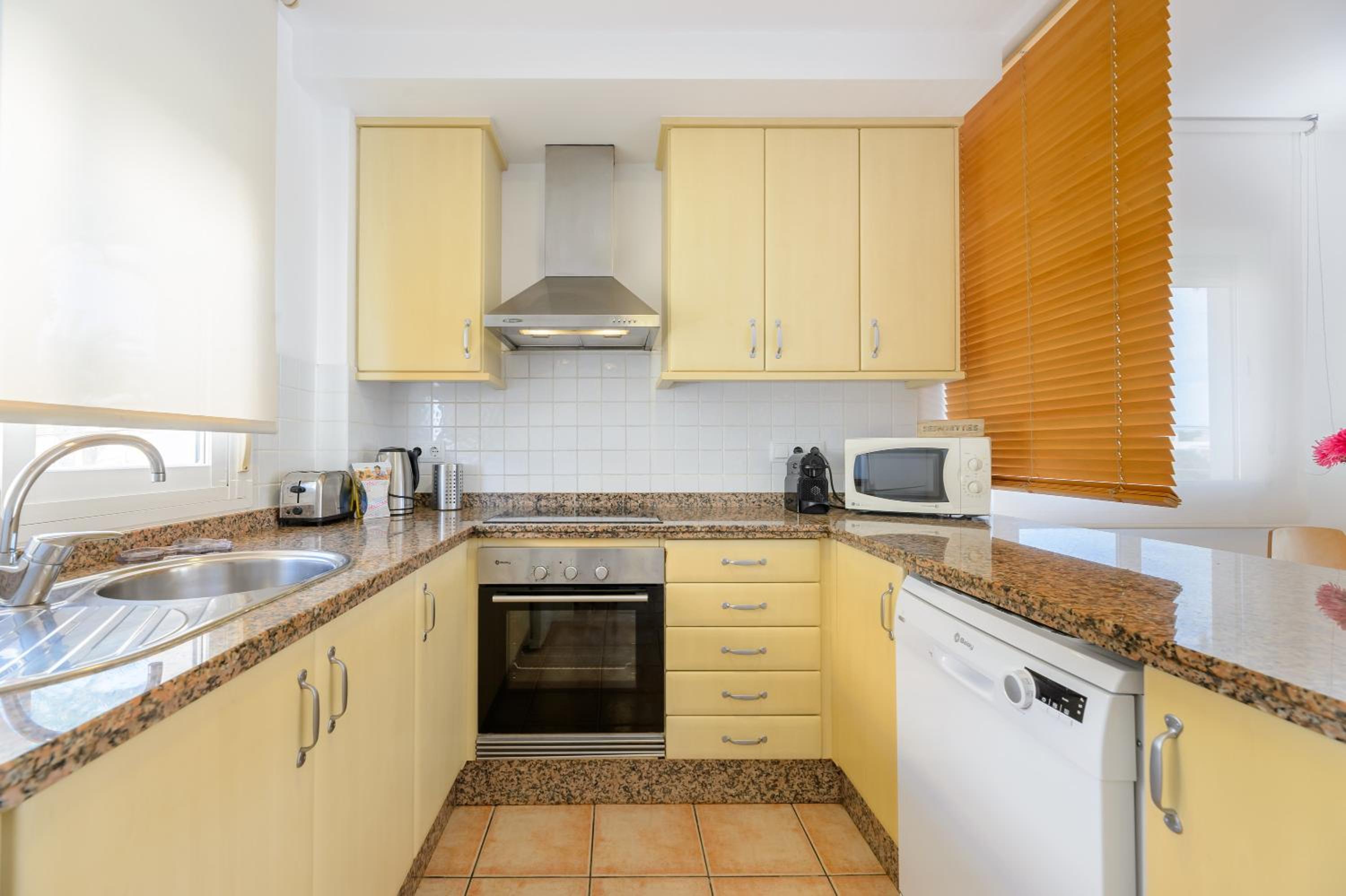 Two-Bedroom Deluxe Apartment with Ocean View photo 2