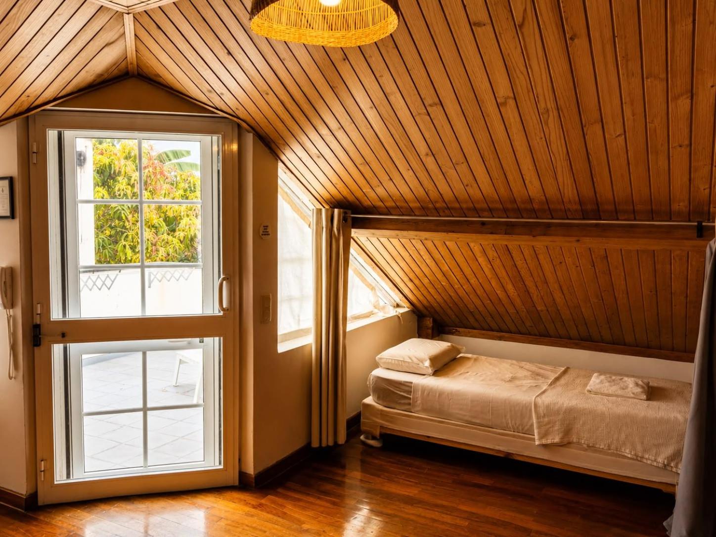 Bed in 4-Bed Mixed Dormitory Room photo 3