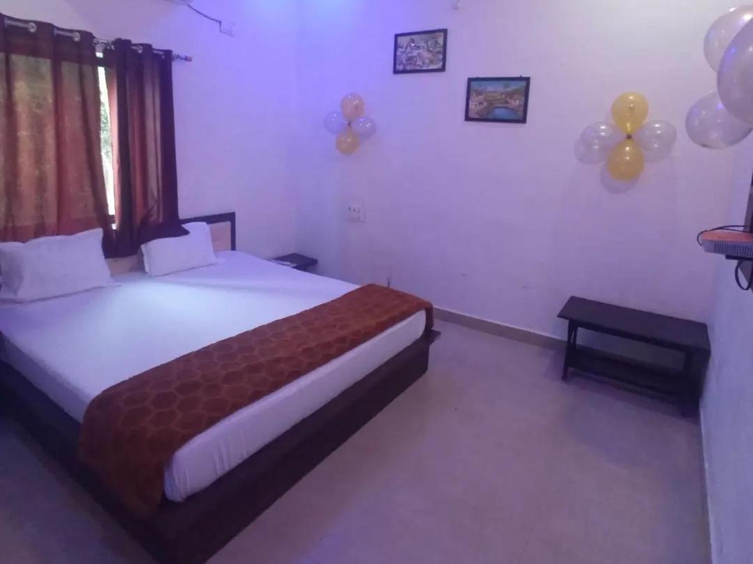 Deluxe King Room photo 2