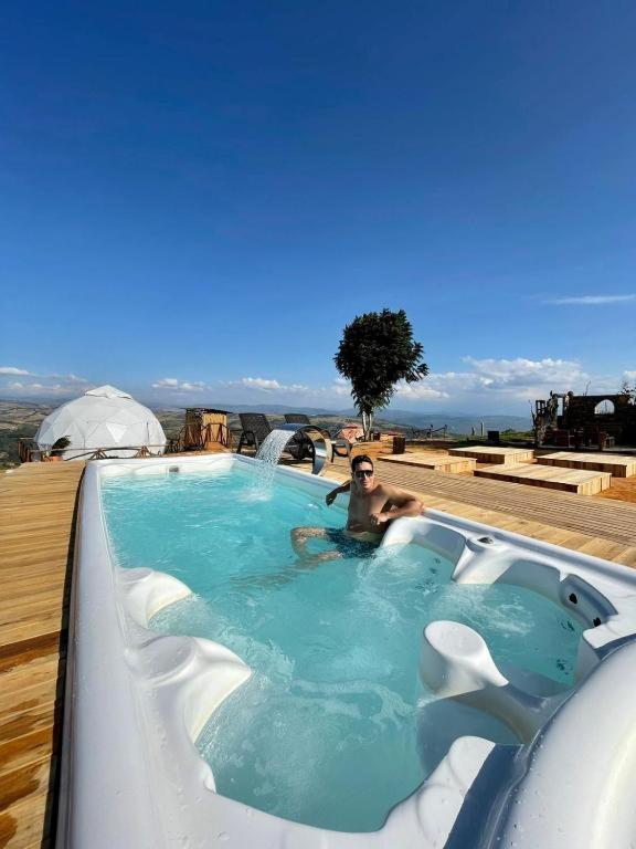 Suite with Hot Tub photo 2