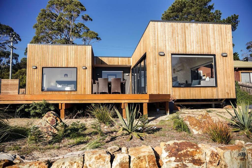 Three-Bedroom House photo 2