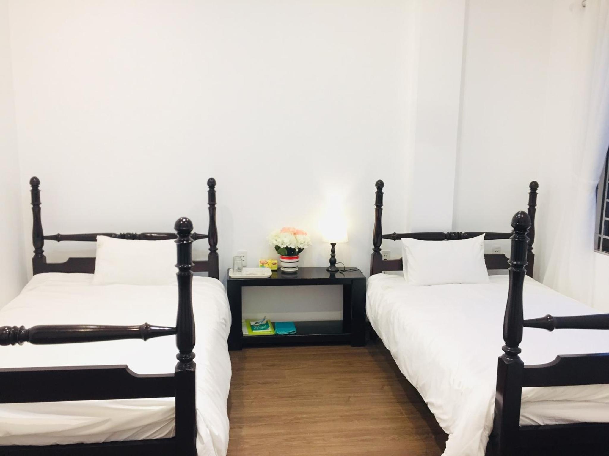 Twin Room with Private Bathroom - Photo 2