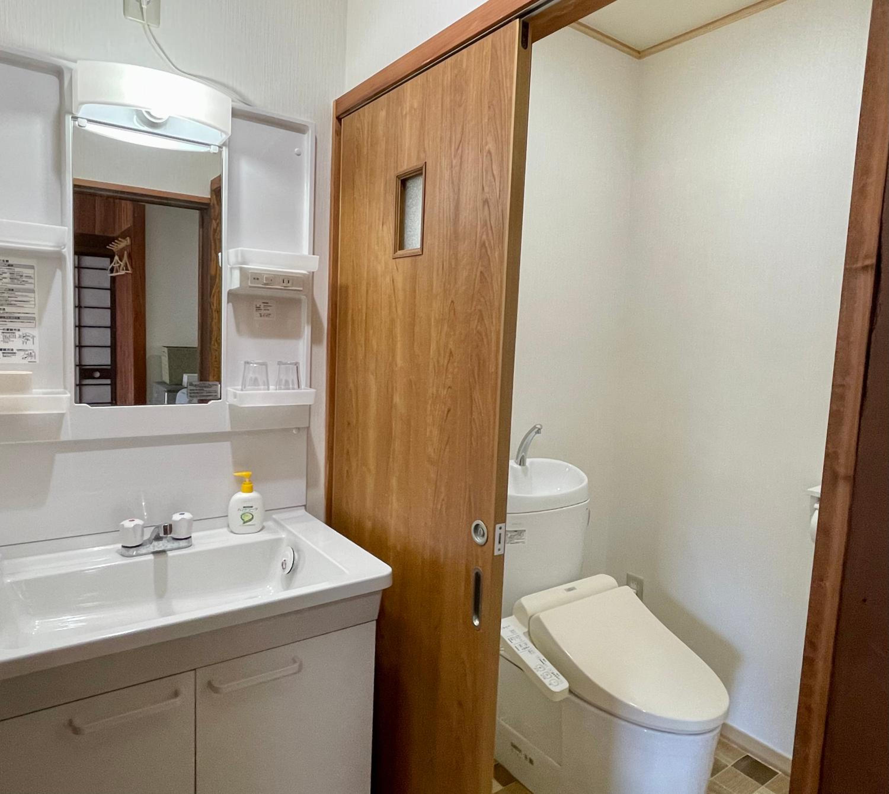 Twin Room with Bathroom photo 3