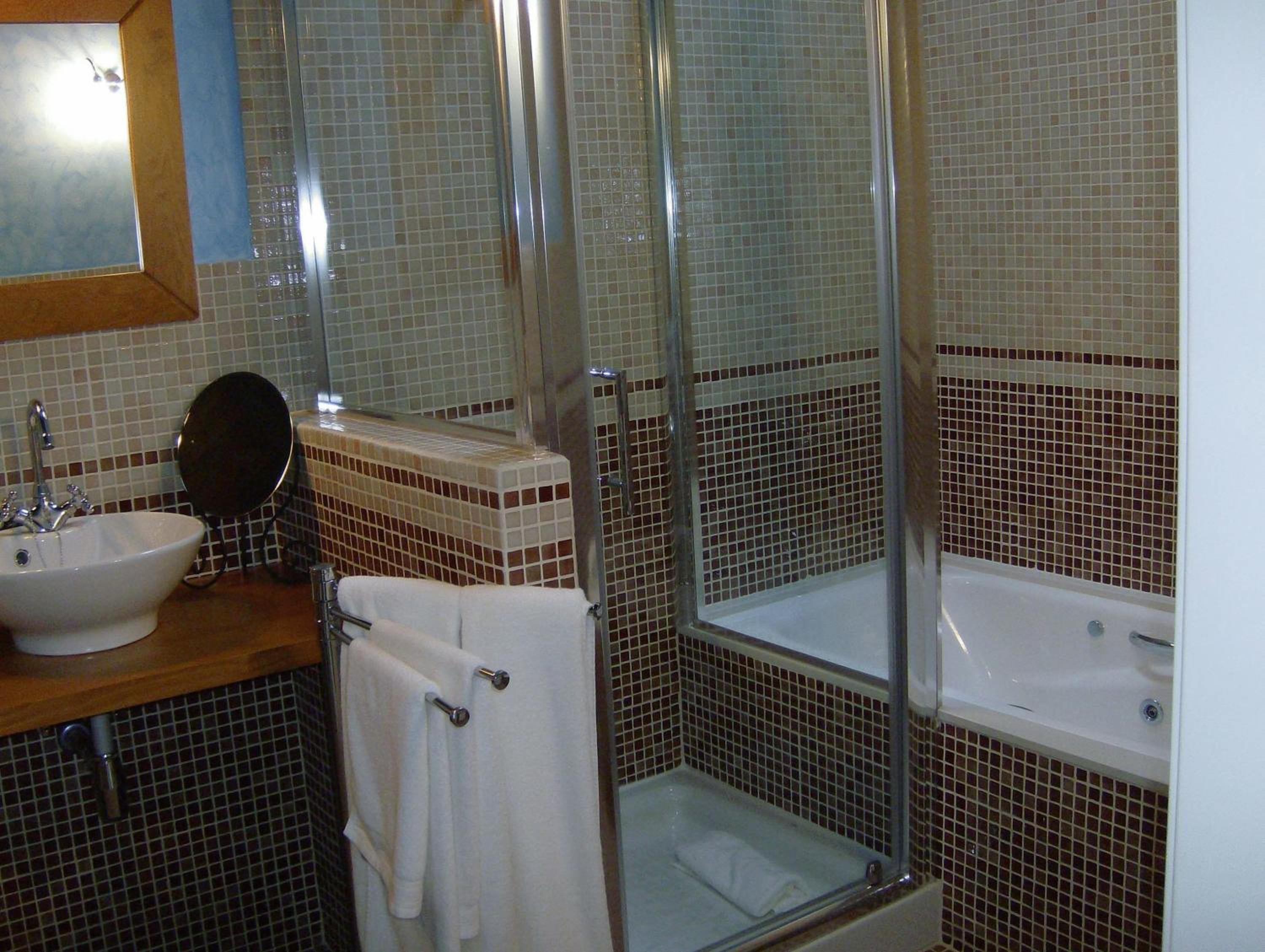 Double Room with Spa Bath photo 2