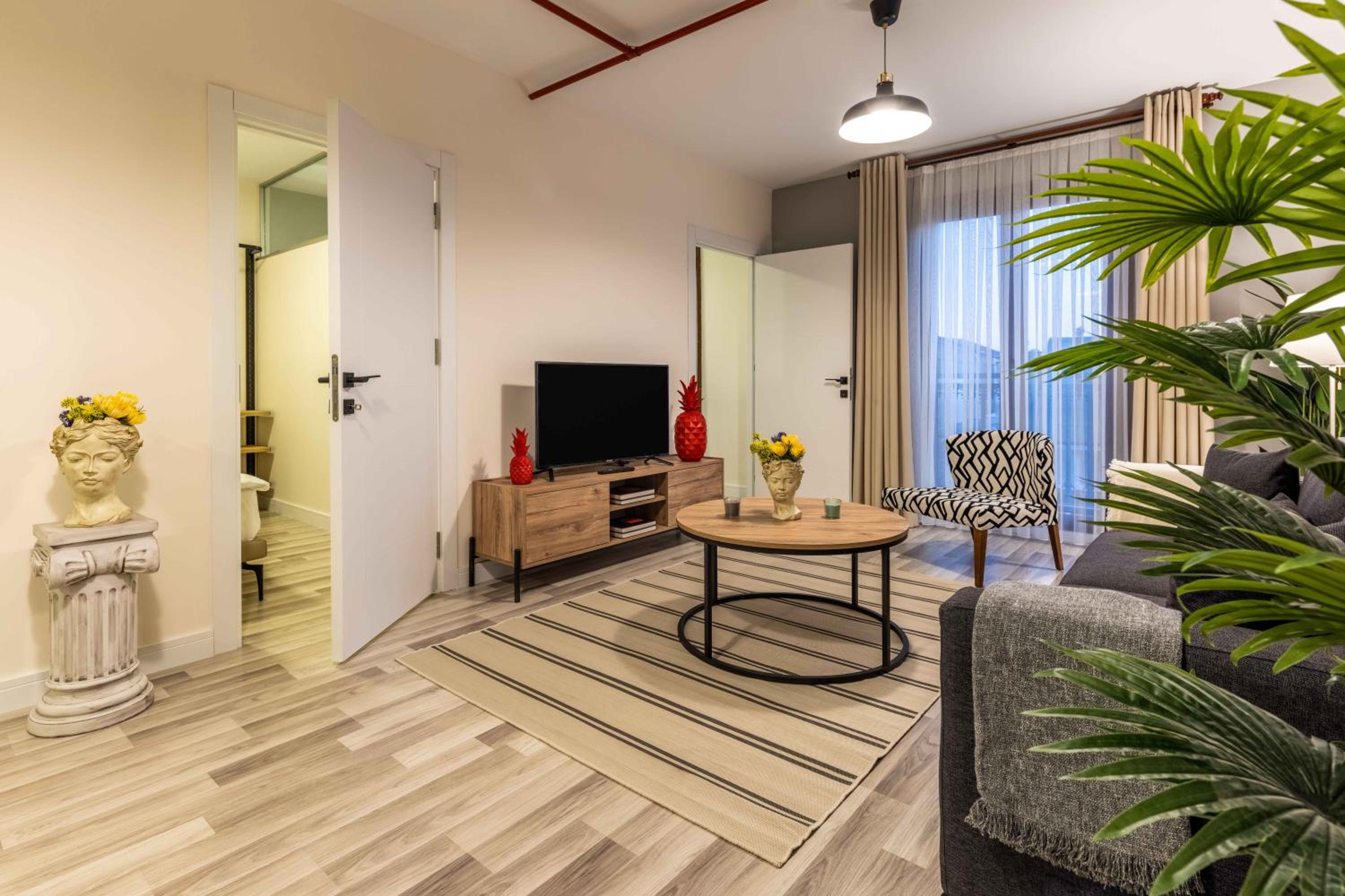 Three-Bedroom Apartment photo 2