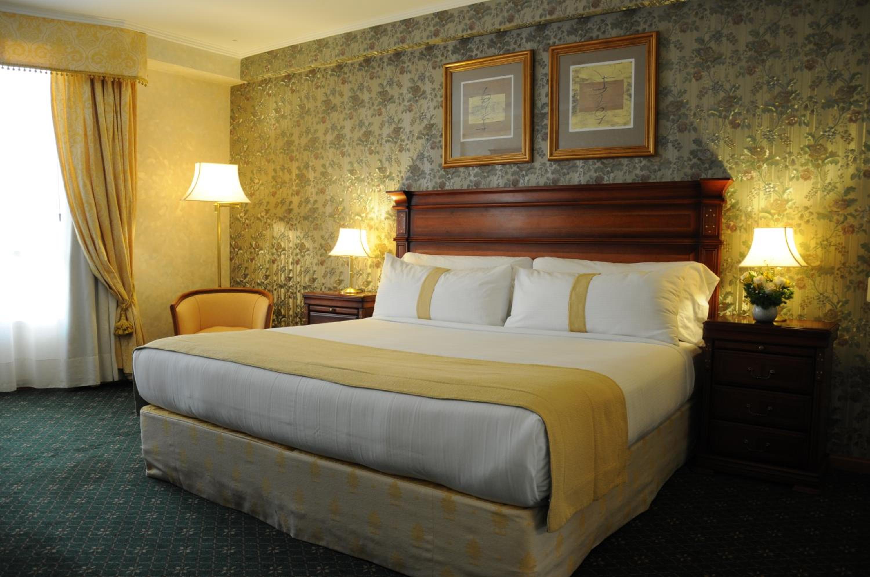 Deluxe King Room photo 1