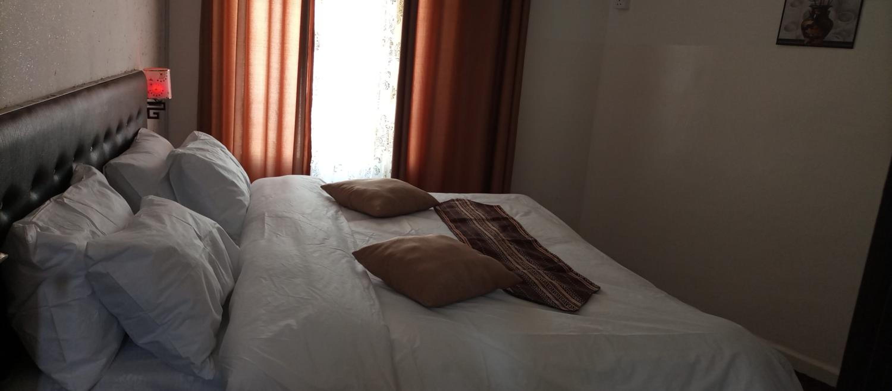 Budget Double Room - Photo 32