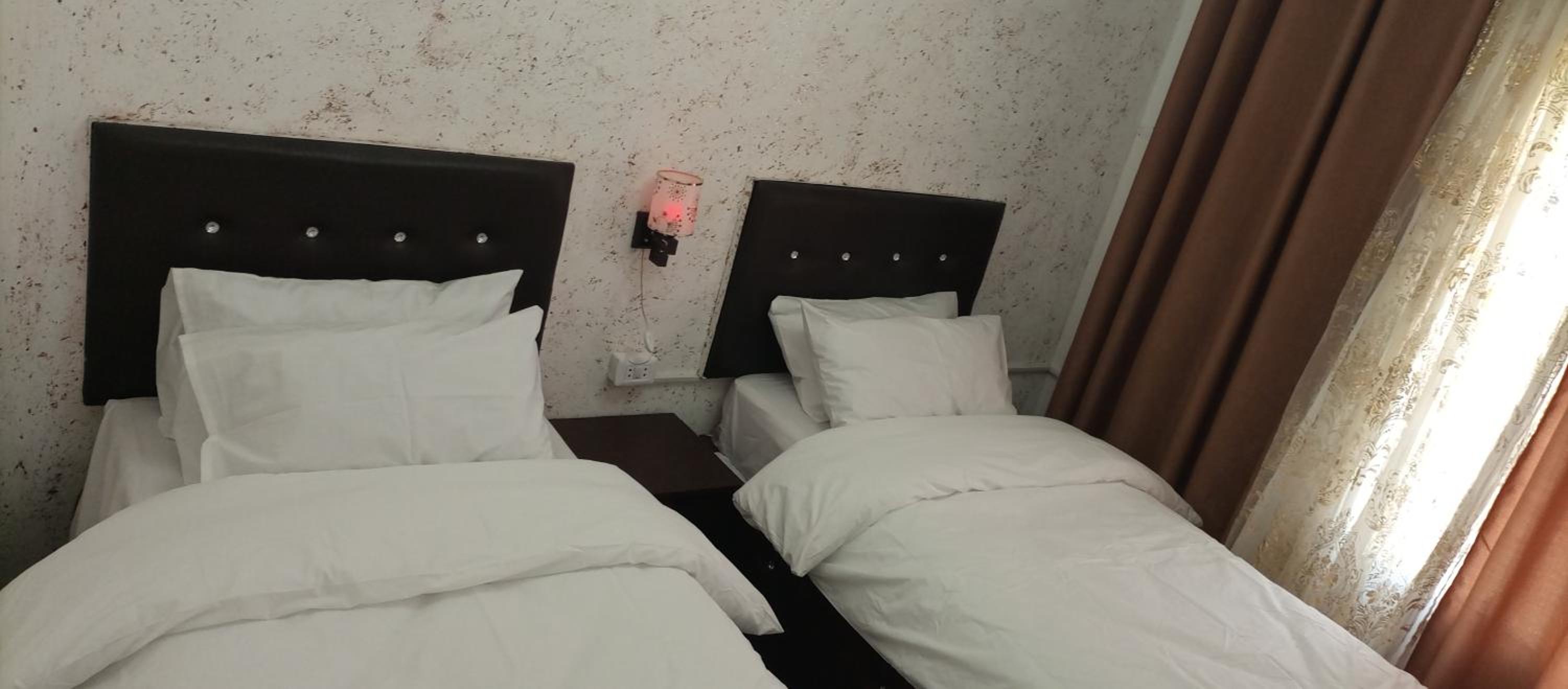 Budget Double Room - Photo 23