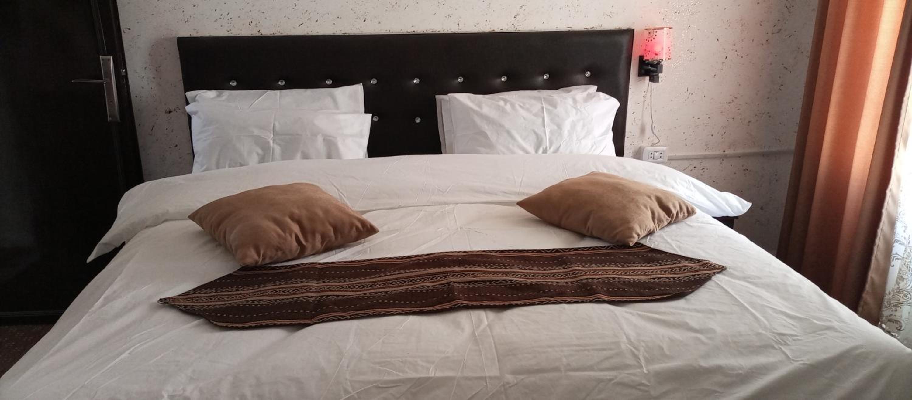 Budget Double Room - Photo 22