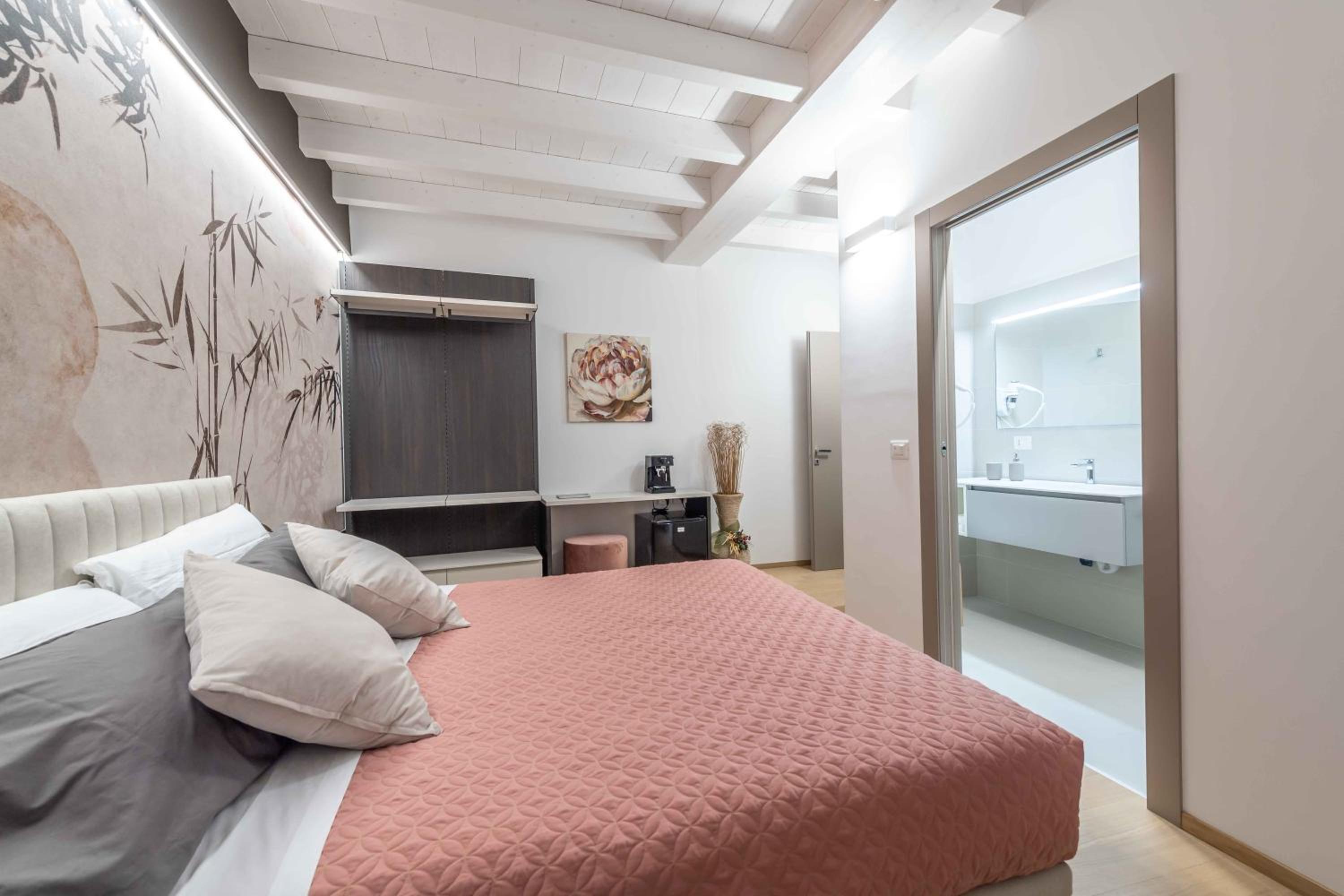 Double Room with Private Bathroom photo 1