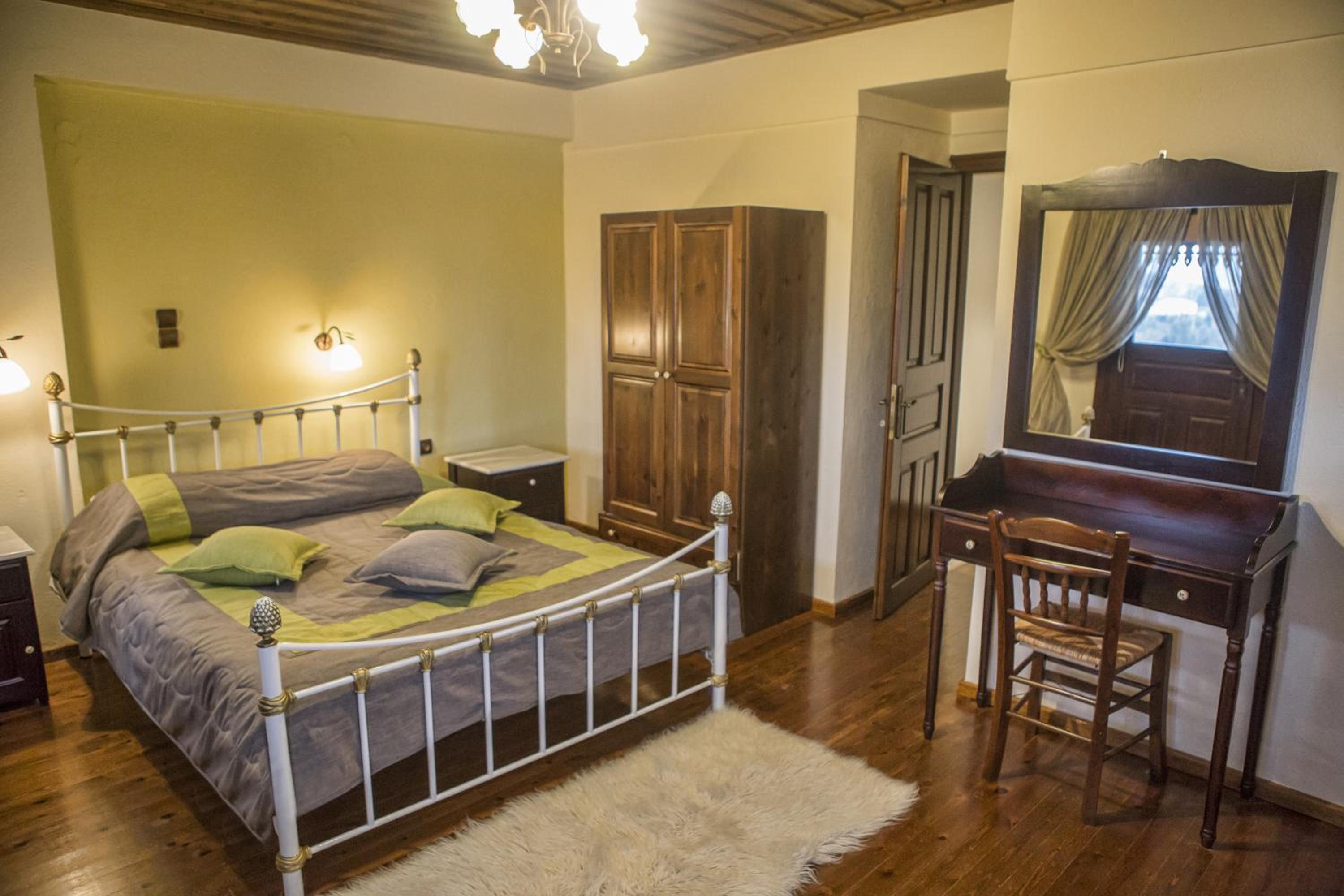 One-Bedroom House with Fireplace