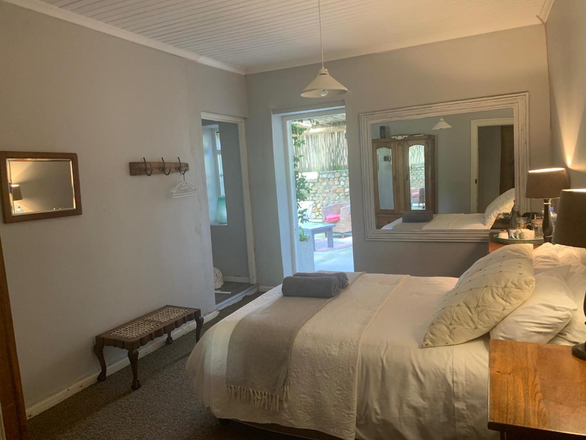 Deluxe Double Room (2 Adults + 1 Child) - Photo 1