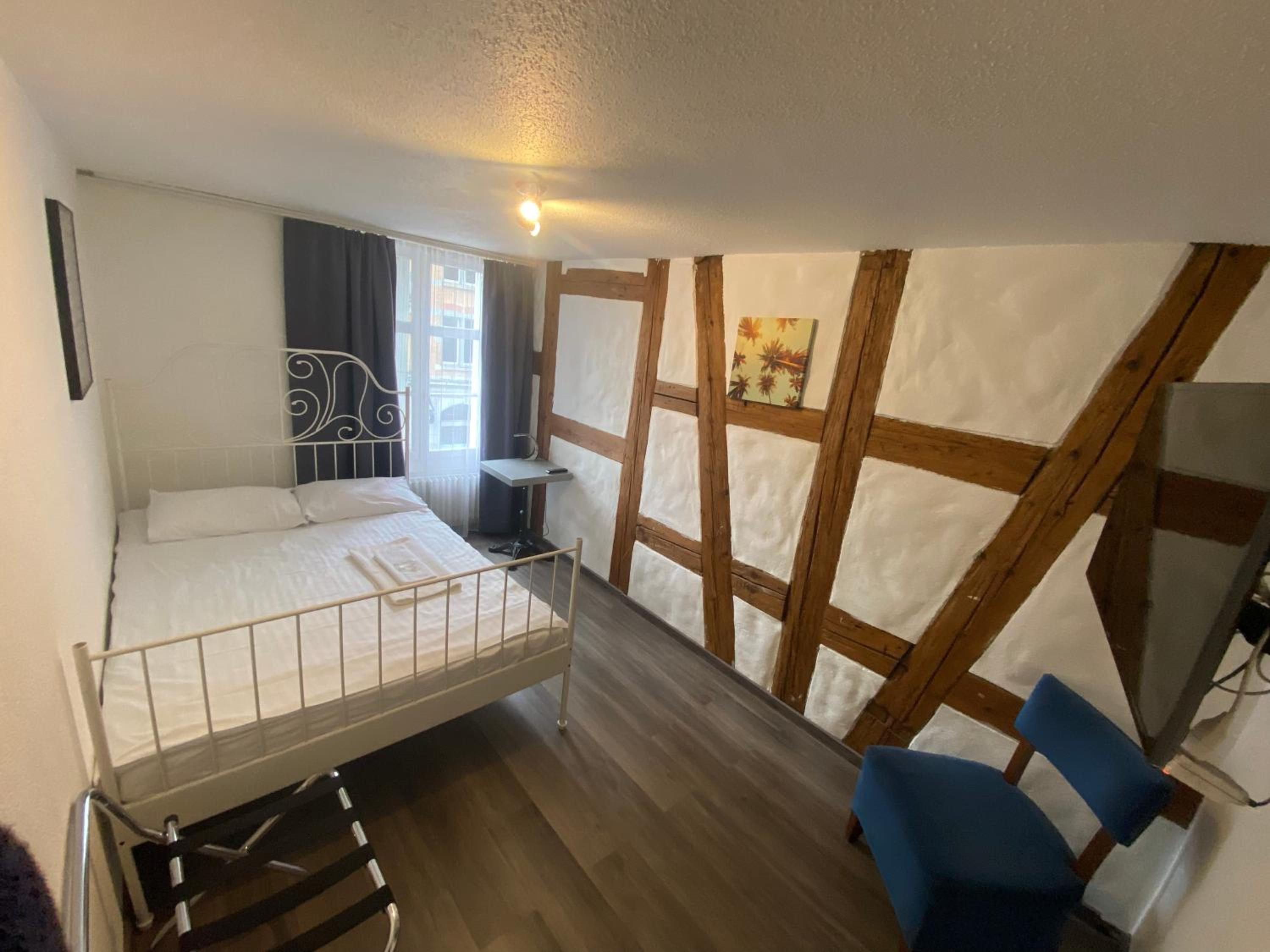 Double Room with Shared Shower and Toilet photo 1