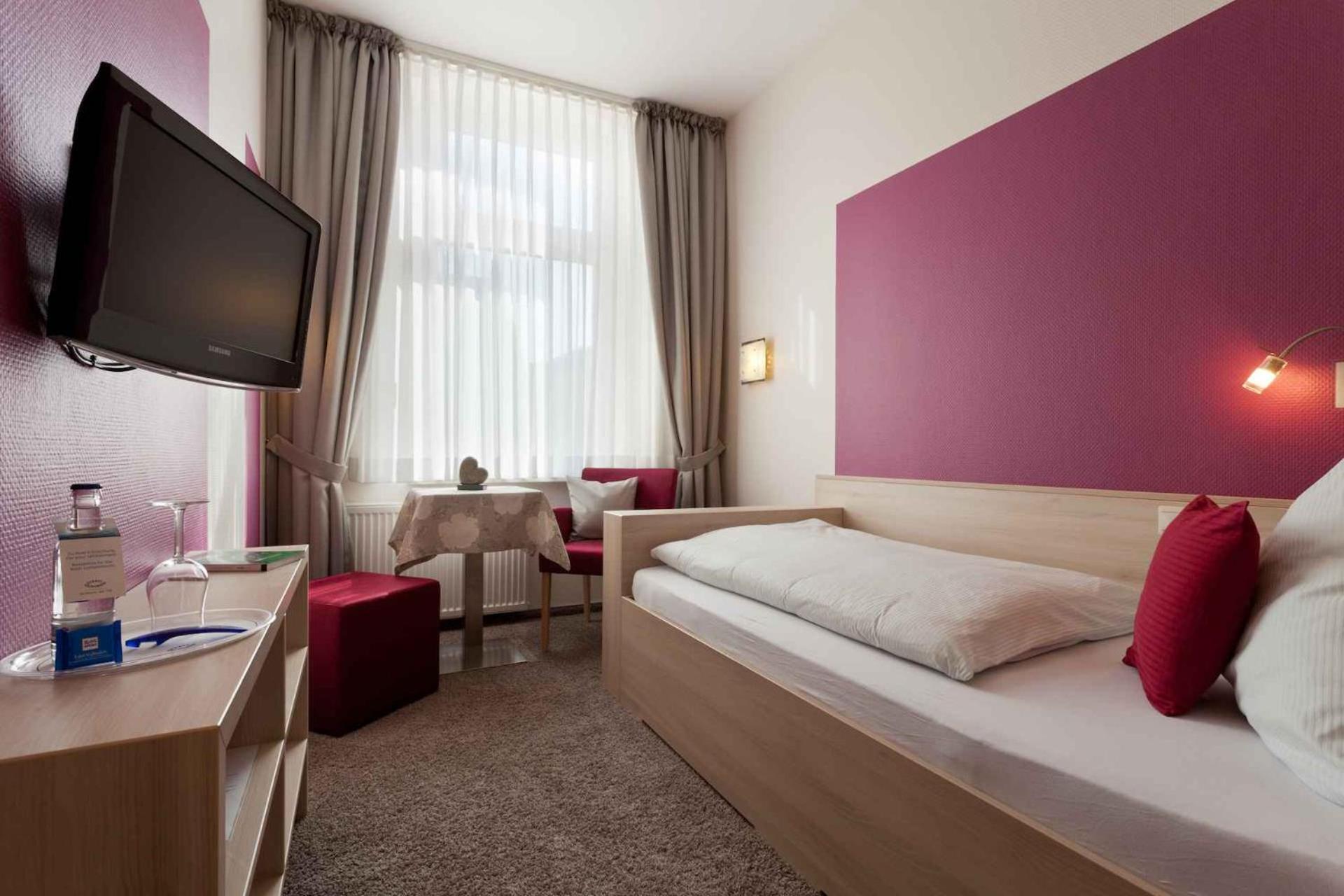 Single Room with Private Bathroom photo 1