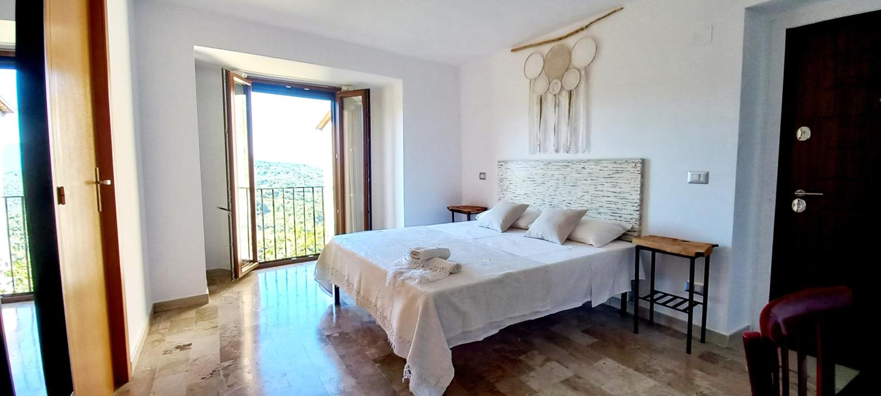 Double Room with Private Bathroom photo 1