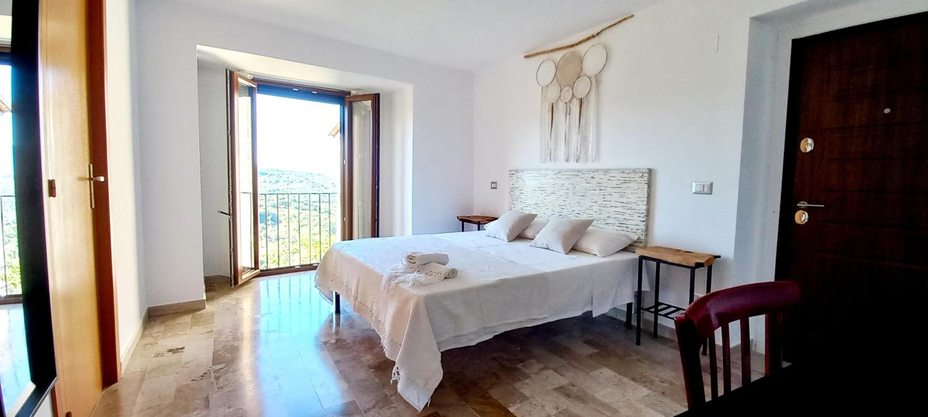 Double Room with Private Bathroom photo 2