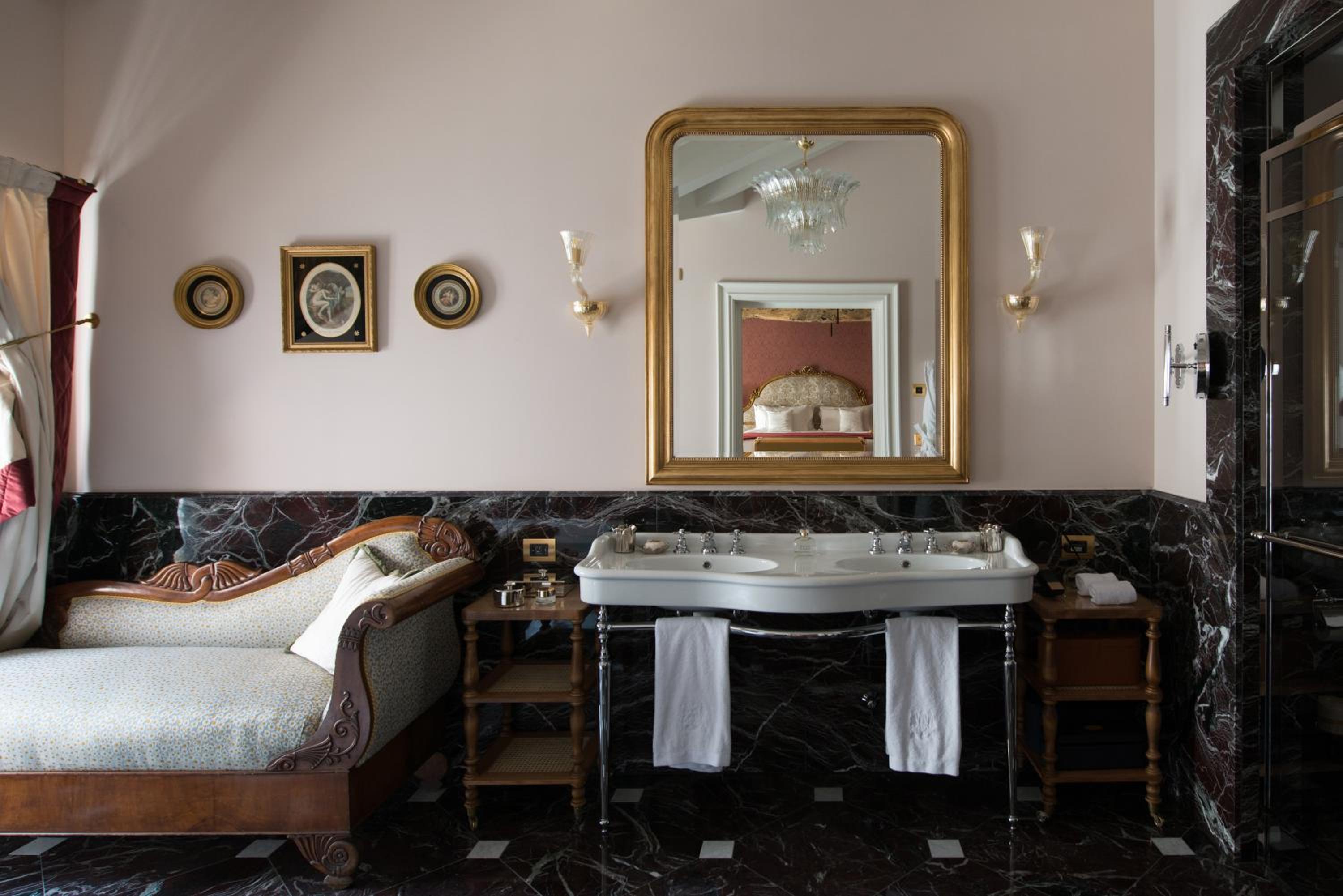 Deluxe Double or Twin Room photo 2