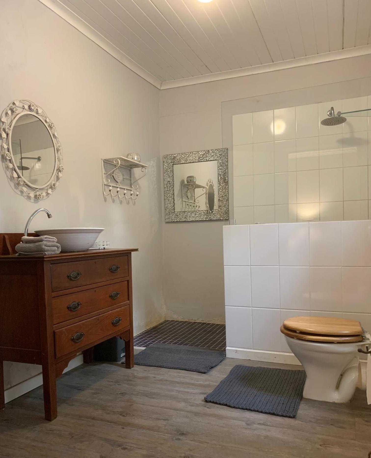 Deluxe Double Room (2 Adults + 1 Child) - Photo 2