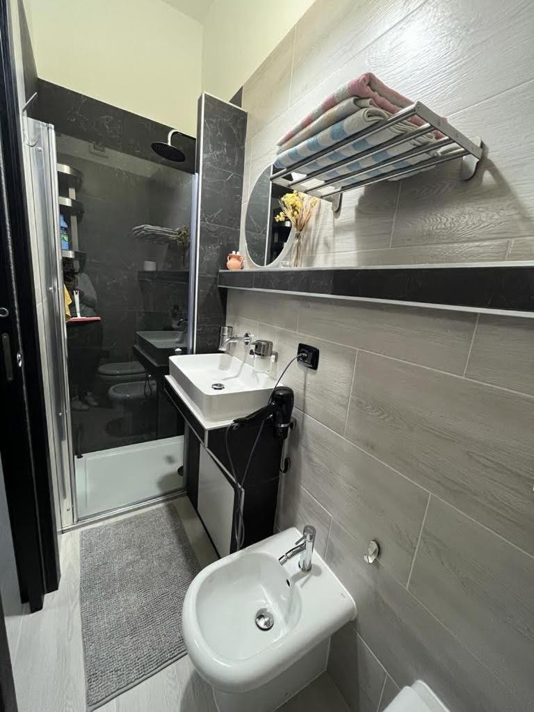 Double Room with Private Bathroom - Photo 6