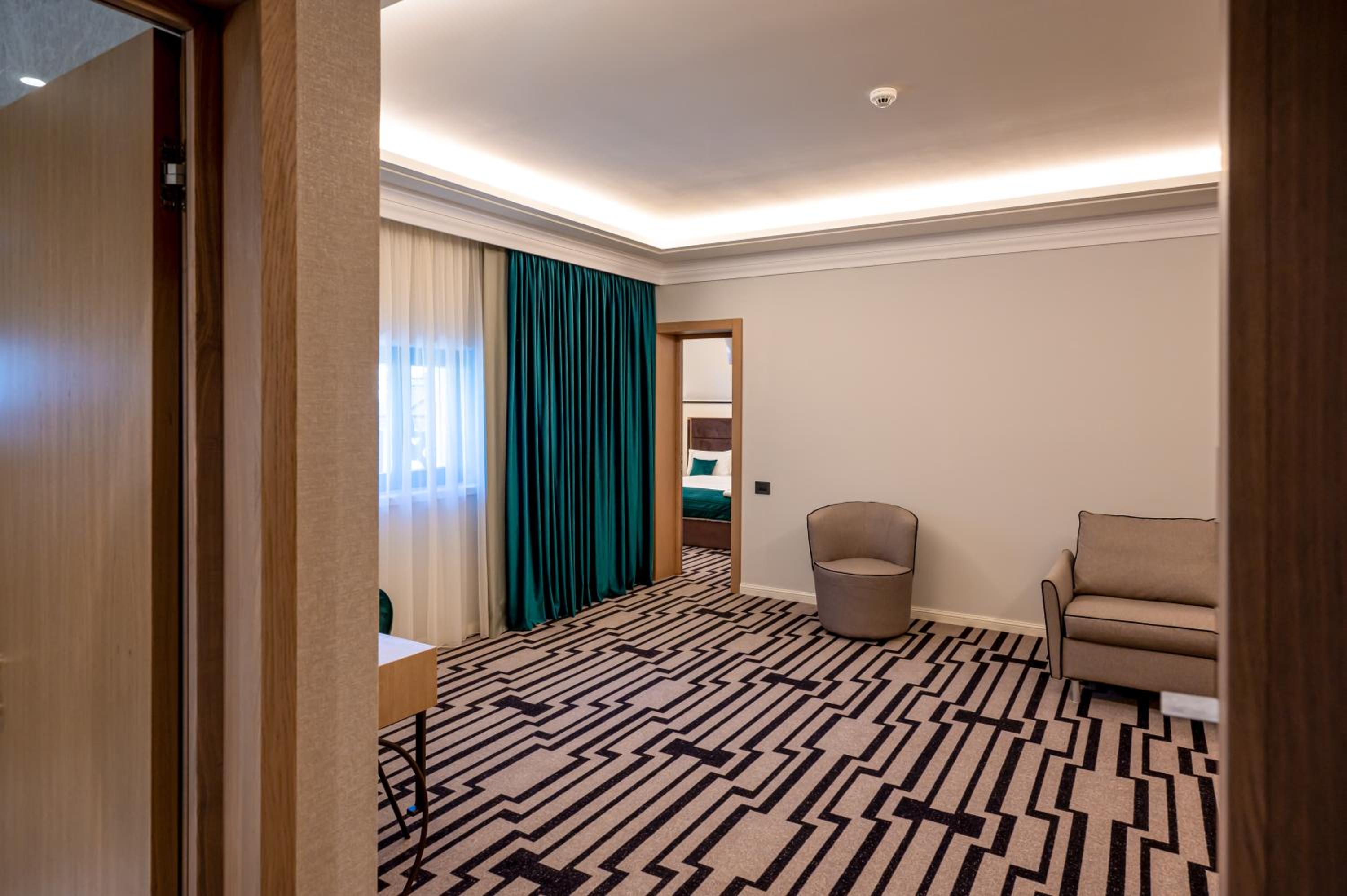 One-Bedroom Apartment - Photo 1