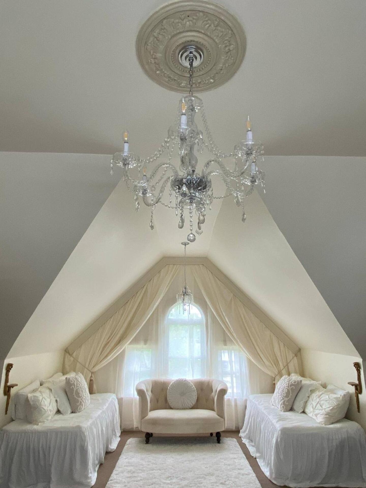 Deluxe Queen Suite photo 1