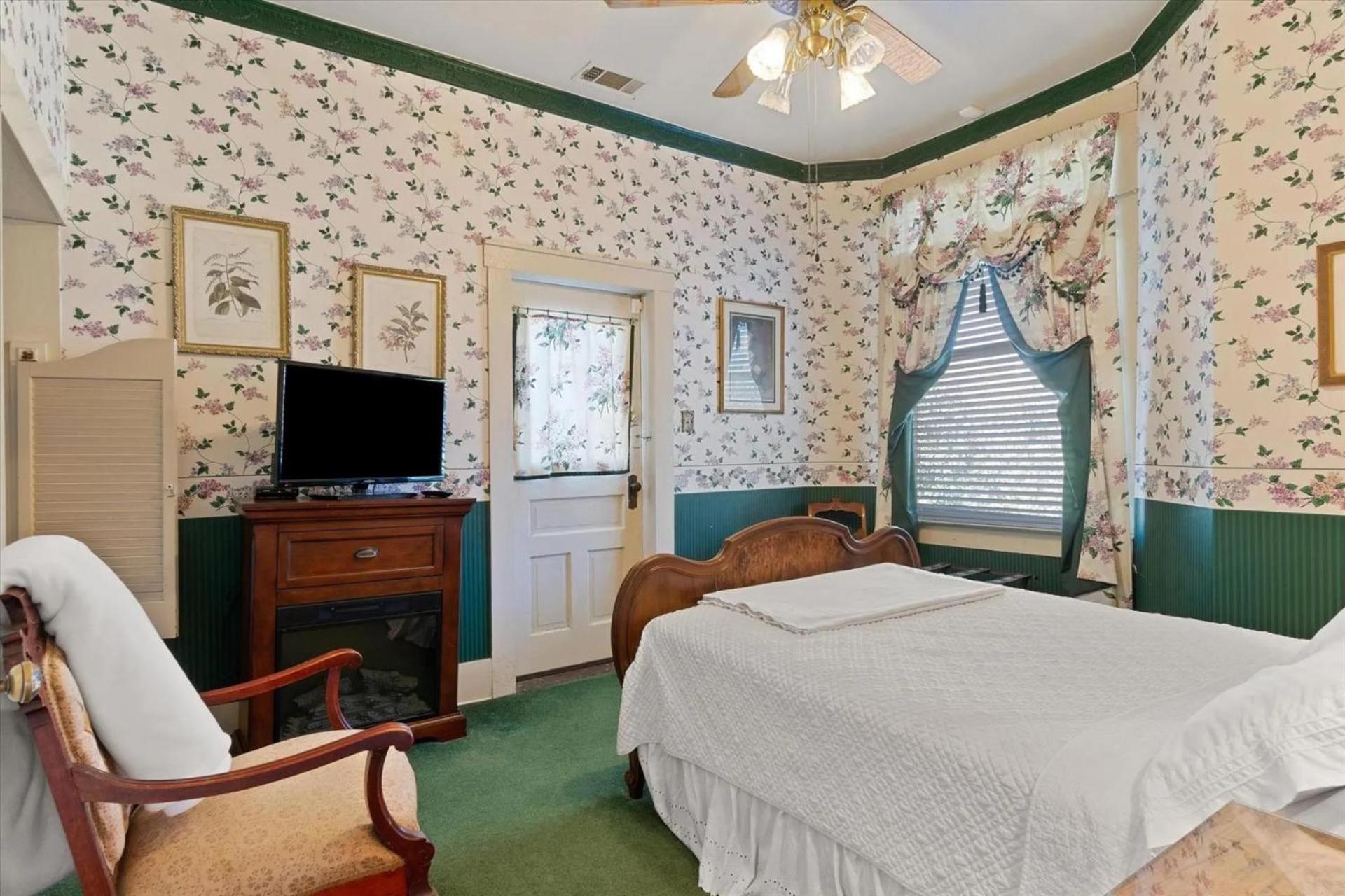 Suite with Balcony - Photo 1