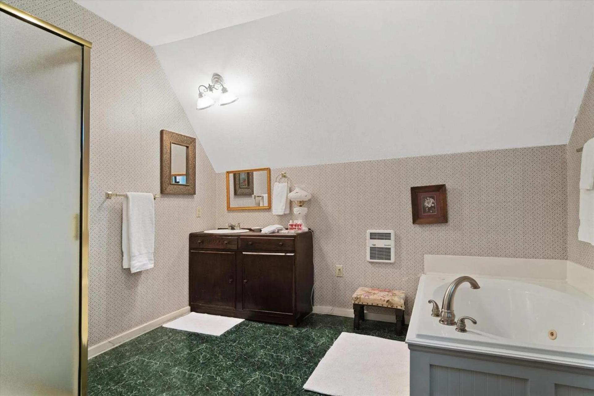 Suite with Balcony - Photo 6