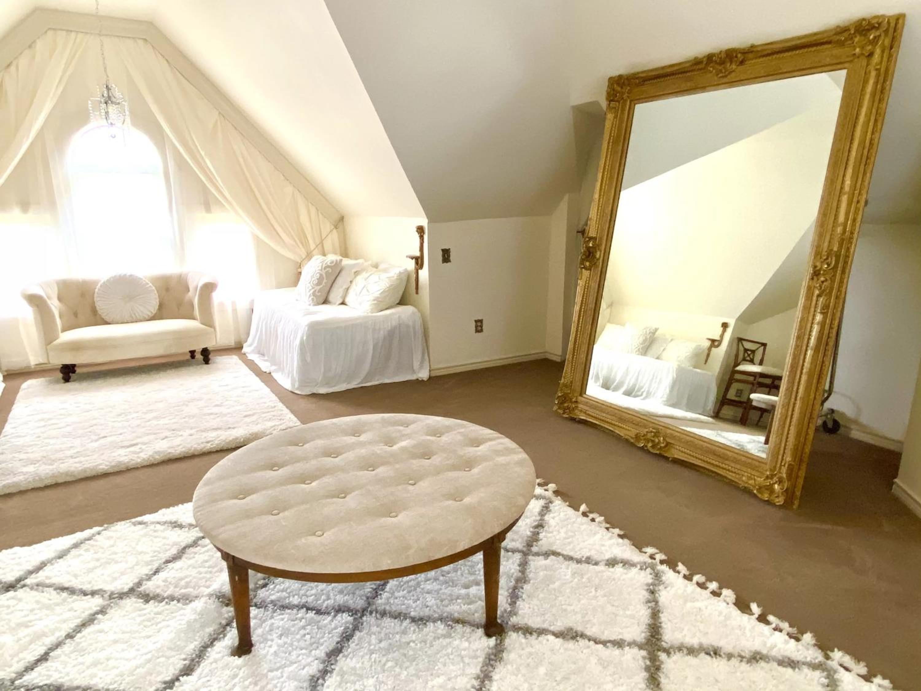 Deluxe Queen Suite photo 2