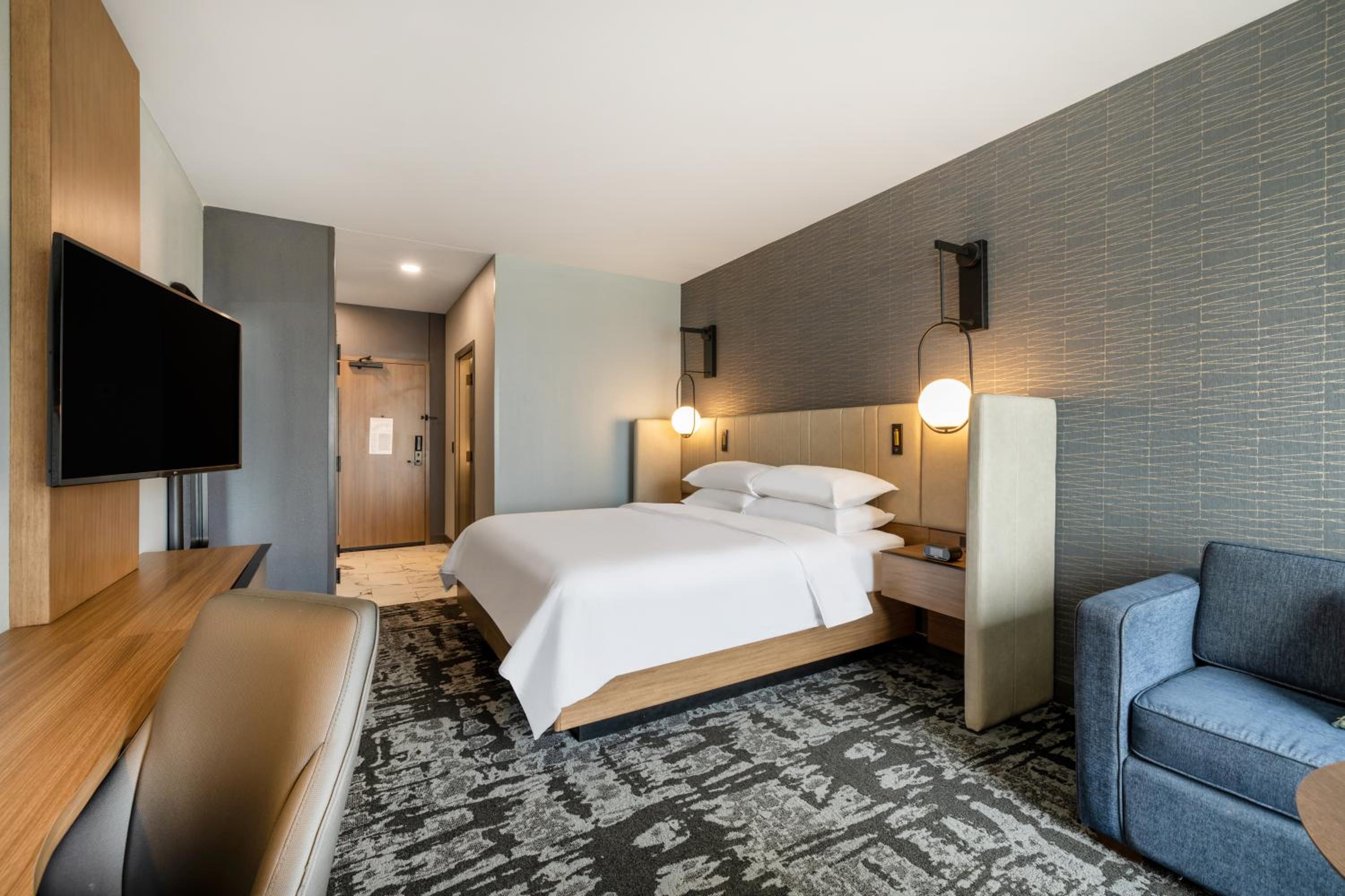 King Room - Mobility Accessible - Photo 3